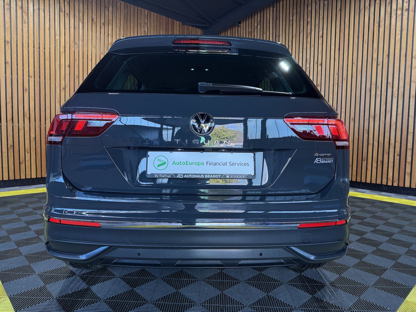 Fahrzeugabbildung Volkswagen Tiguan 2,0 TDI 4Motion DSG *Navi*ACC*Kam*LED*AHK