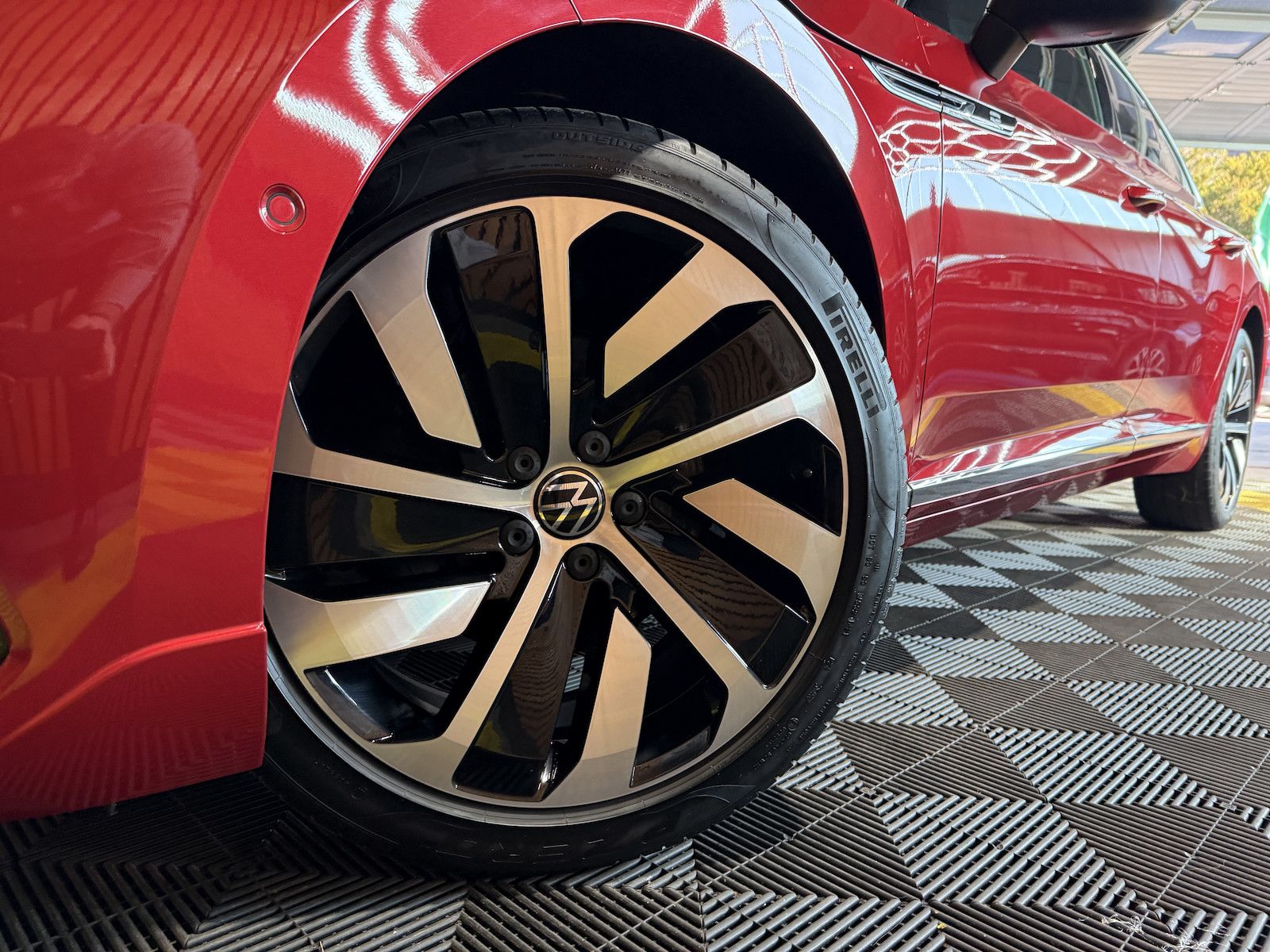 Fahrzeugabbildung Volkswagen Arteon 1.4 eHybrid SB. R-Line *Navi*IQ*Kam*Pano*