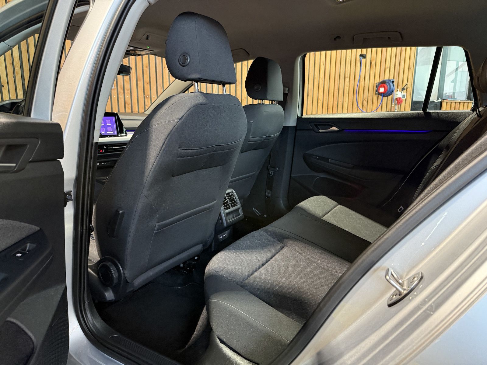 Fahrzeugabbildung Volkswagen Golf Variant 1,5 eTSI DSG Life Navi*Virt*AHK*LED