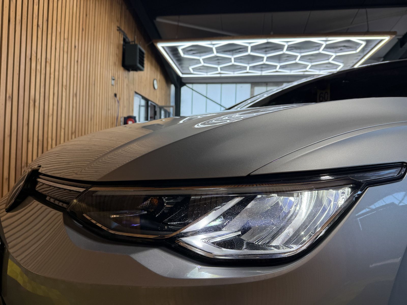 Fahrzeugabbildung Volkswagen Golf Variant 1,5 eTSI DSG Life Navi*Virt*AHK*LED