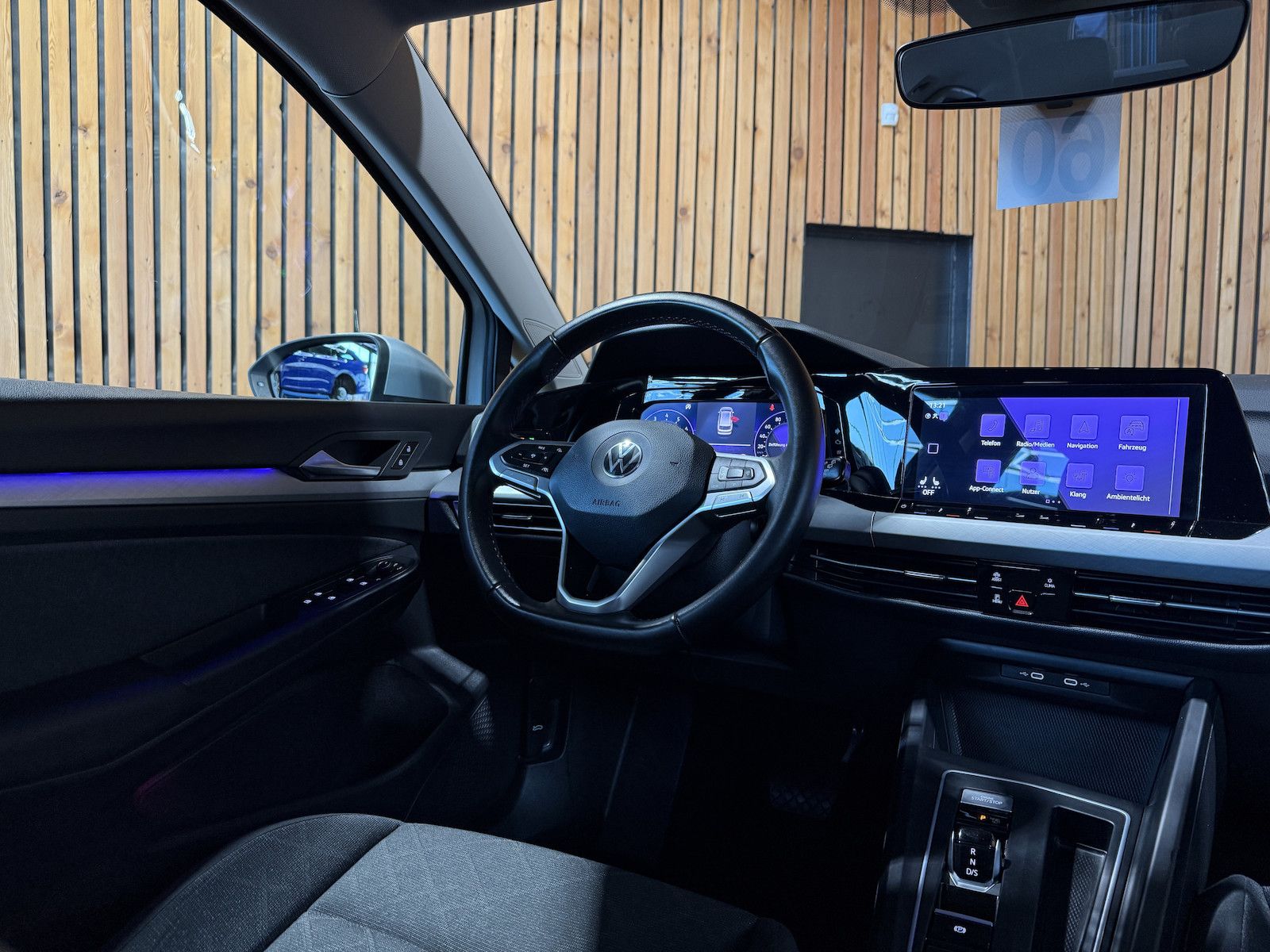Fahrzeugabbildung Volkswagen Golf Variant 1,5 eTSI DSG Life Navi*Virt*AHK*LED