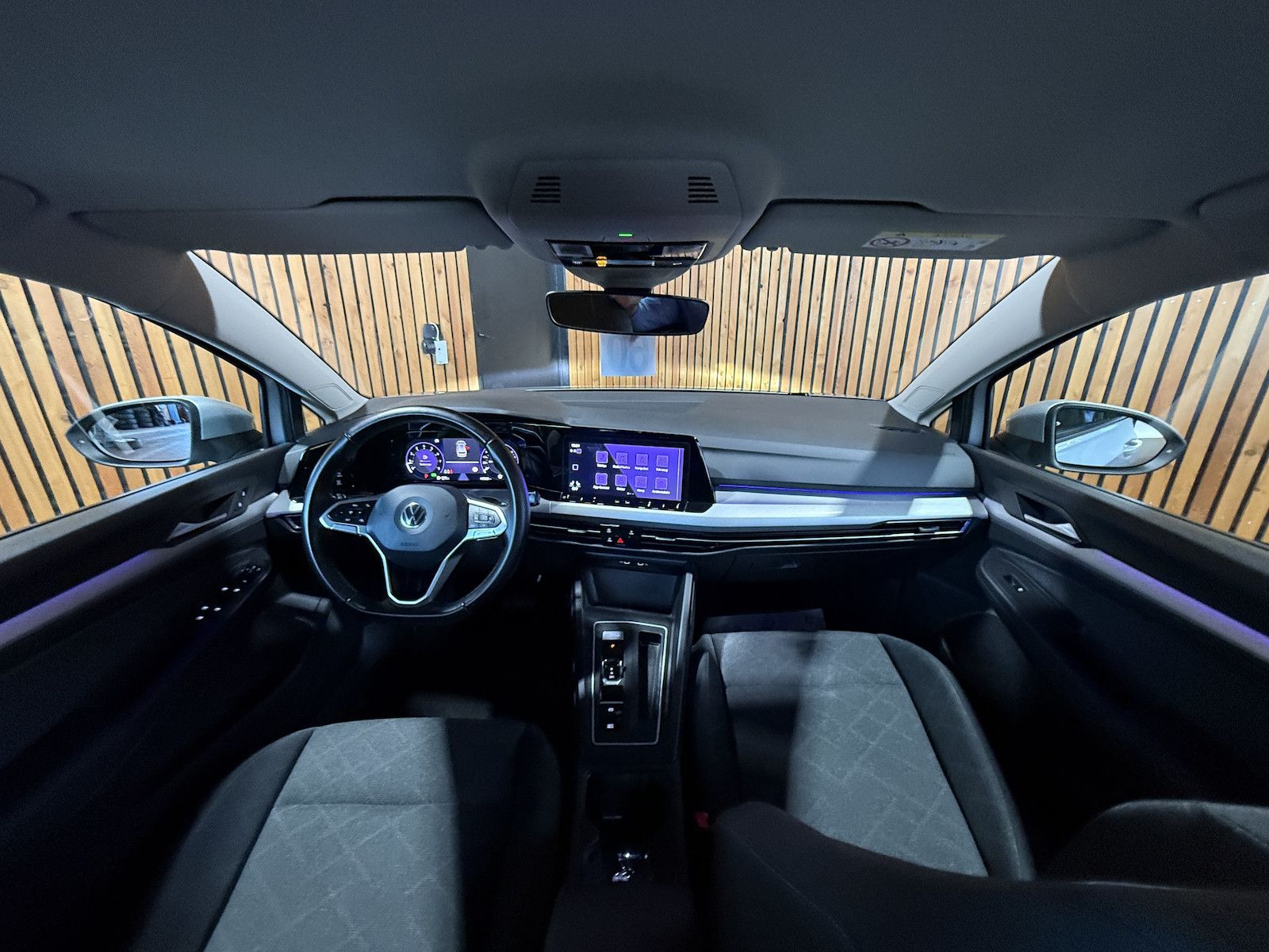 Fahrzeugabbildung Volkswagen Golf Variant 1,5 eTSI DSG Life Navi*Virt*AHK*LED