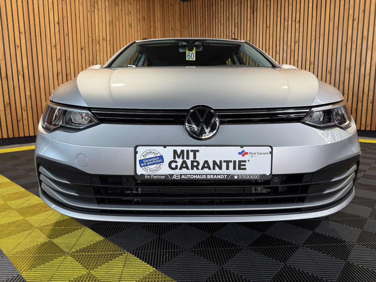 Fahrzeugabbildung Volkswagen Golf Variant 1,5 eTSI DSG Life Navi*Virt*AHK*LED
