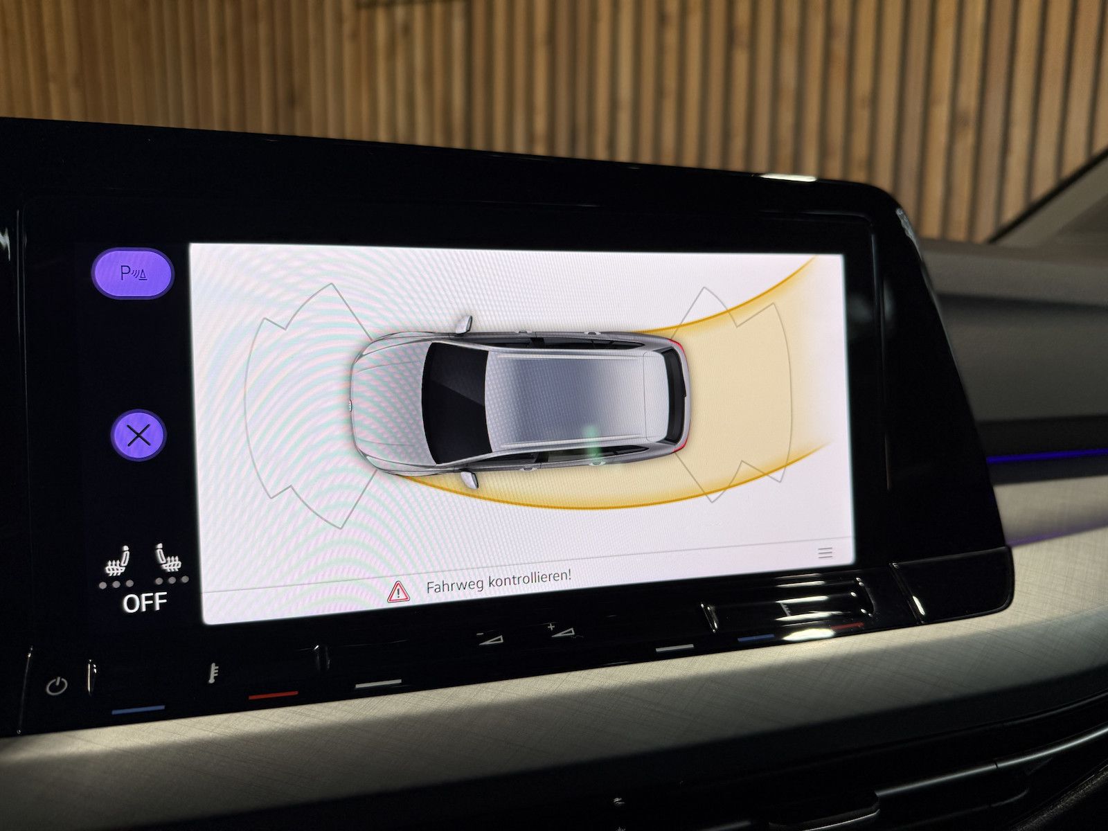 Fahrzeugabbildung Volkswagen Golf Variant 1,5 eTSI DSG Life Navi*Virt*AHK*LED