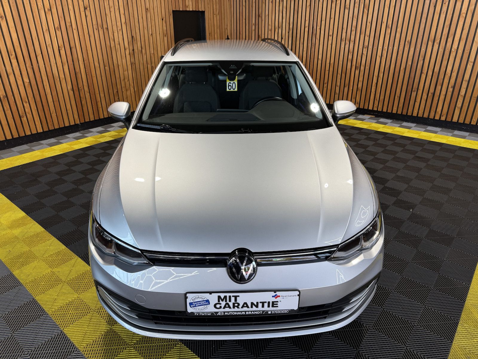 Fahrzeugabbildung Volkswagen Golf Variant 1,5 eTSI DSG Life Navi*Virt*AHK*LED