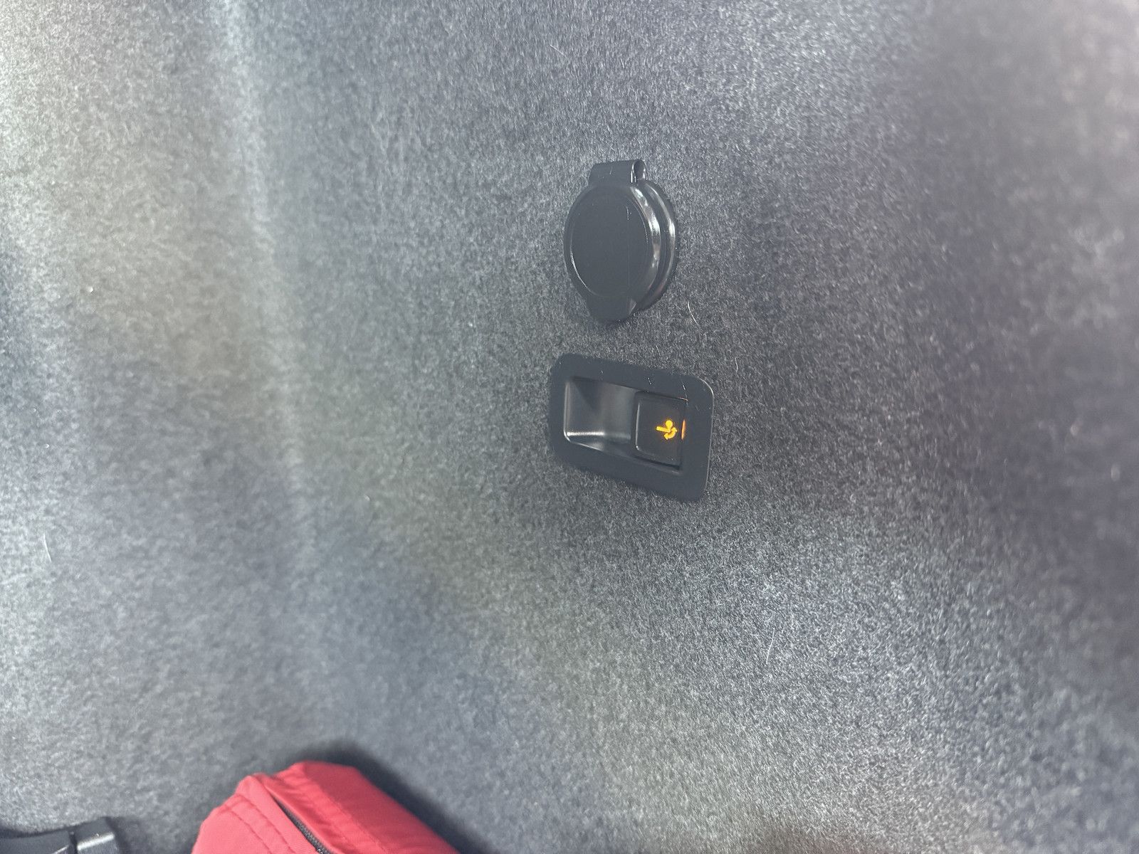 Fahrzeugabbildung Volkswagen Golf Variant 1,5 eTSI DSG Life Navi*Virt*AHK*LED