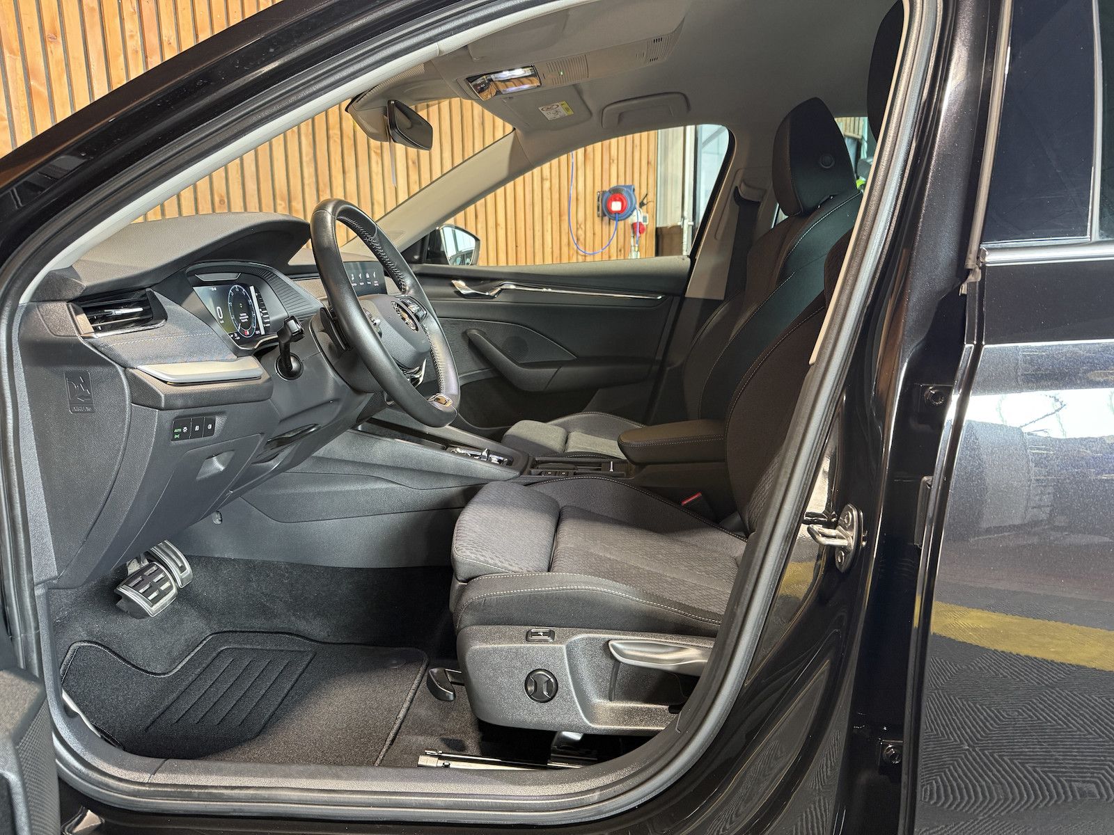 Fahrzeugabbildung SKODA Octavia Combi Style TDI DSG *App*LED*AHK*Virtual