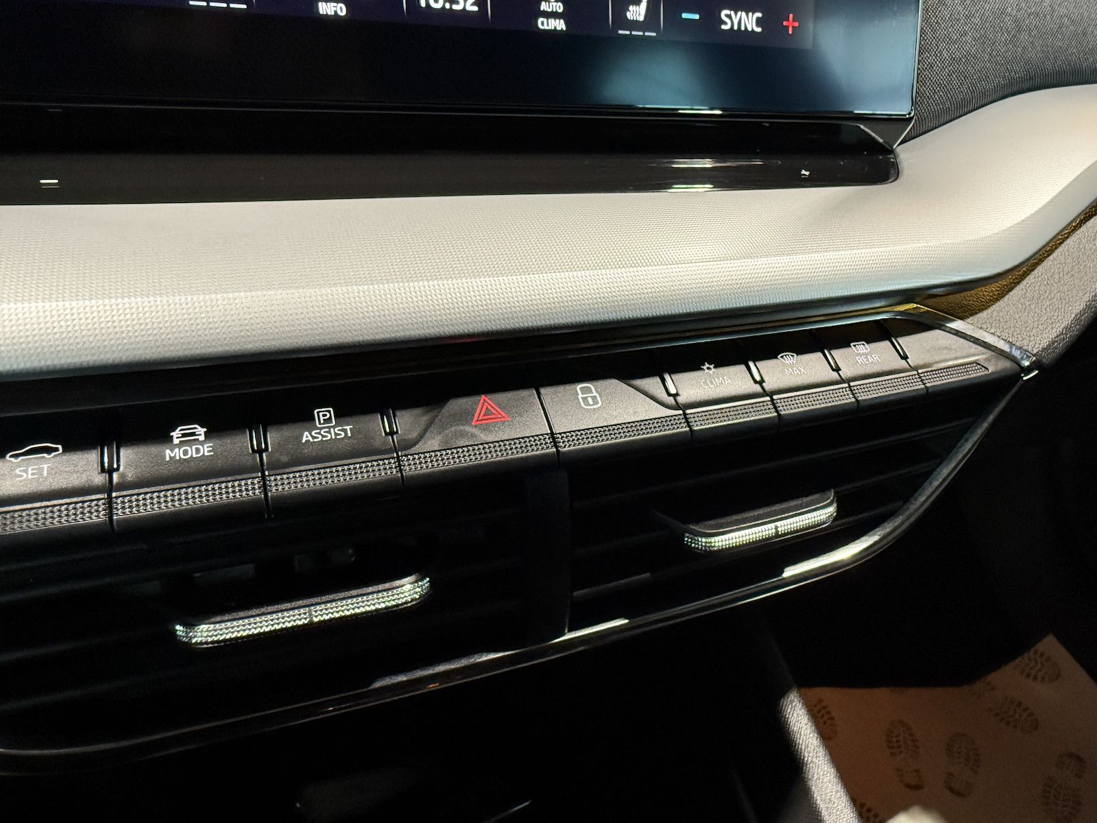 Fahrzeugabbildung SKODA Octavia Combi Style TDI DSG *App*LED*AHK*Virtual