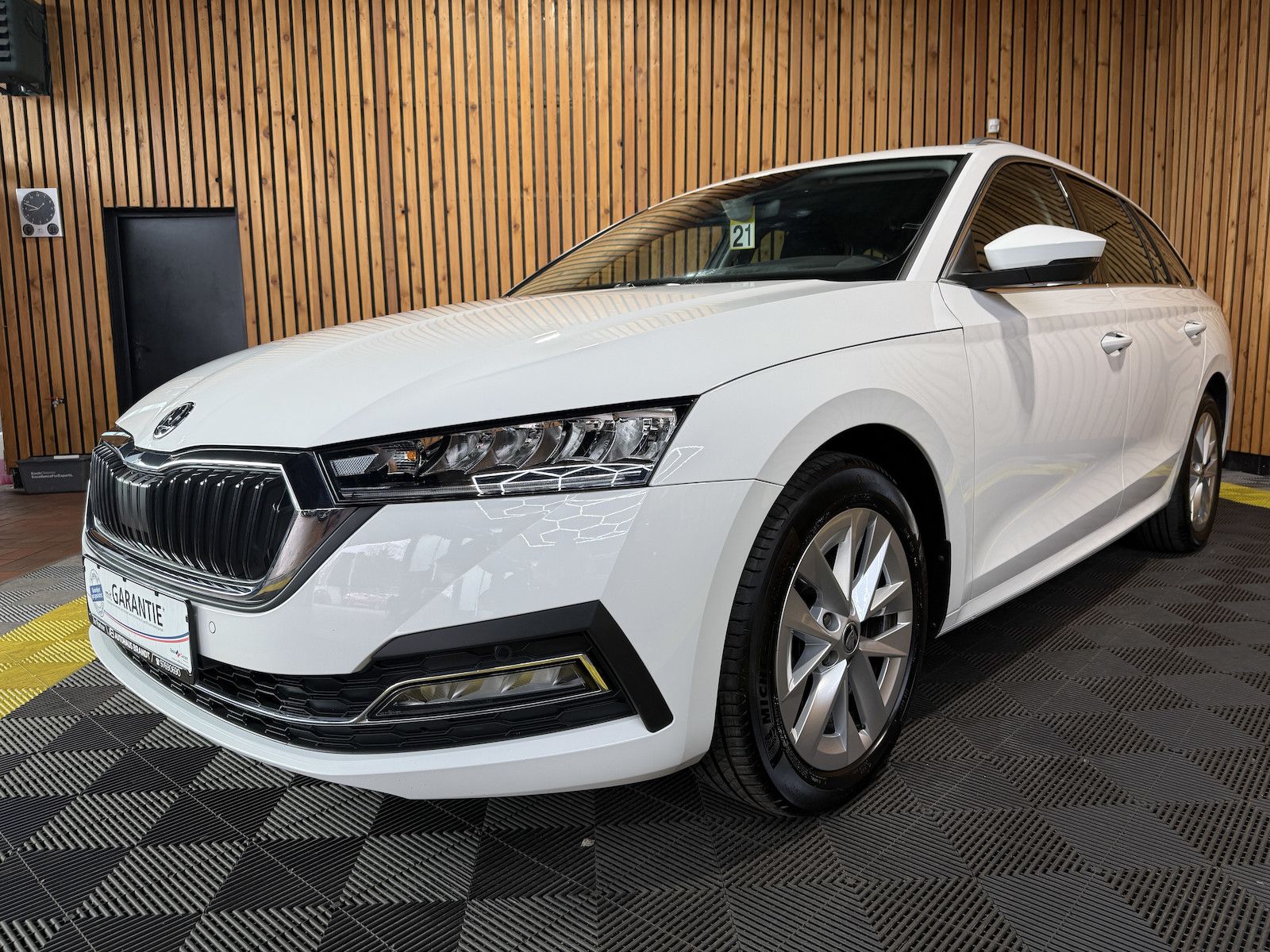 SKODA Octavia Combi 2,0 TDI DSG *Navi*LED*ACC*Head*Vir