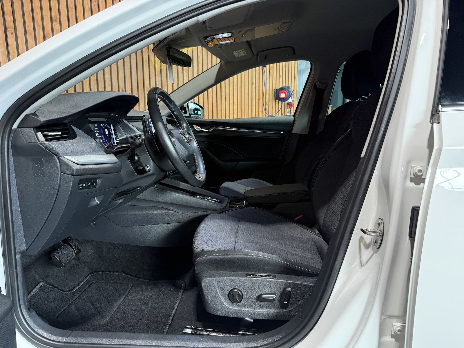 Fahrzeugabbildung SKODA Octavia Combi 2,0 TDI DSG *Navi*LED*ACC*Head*Vir
