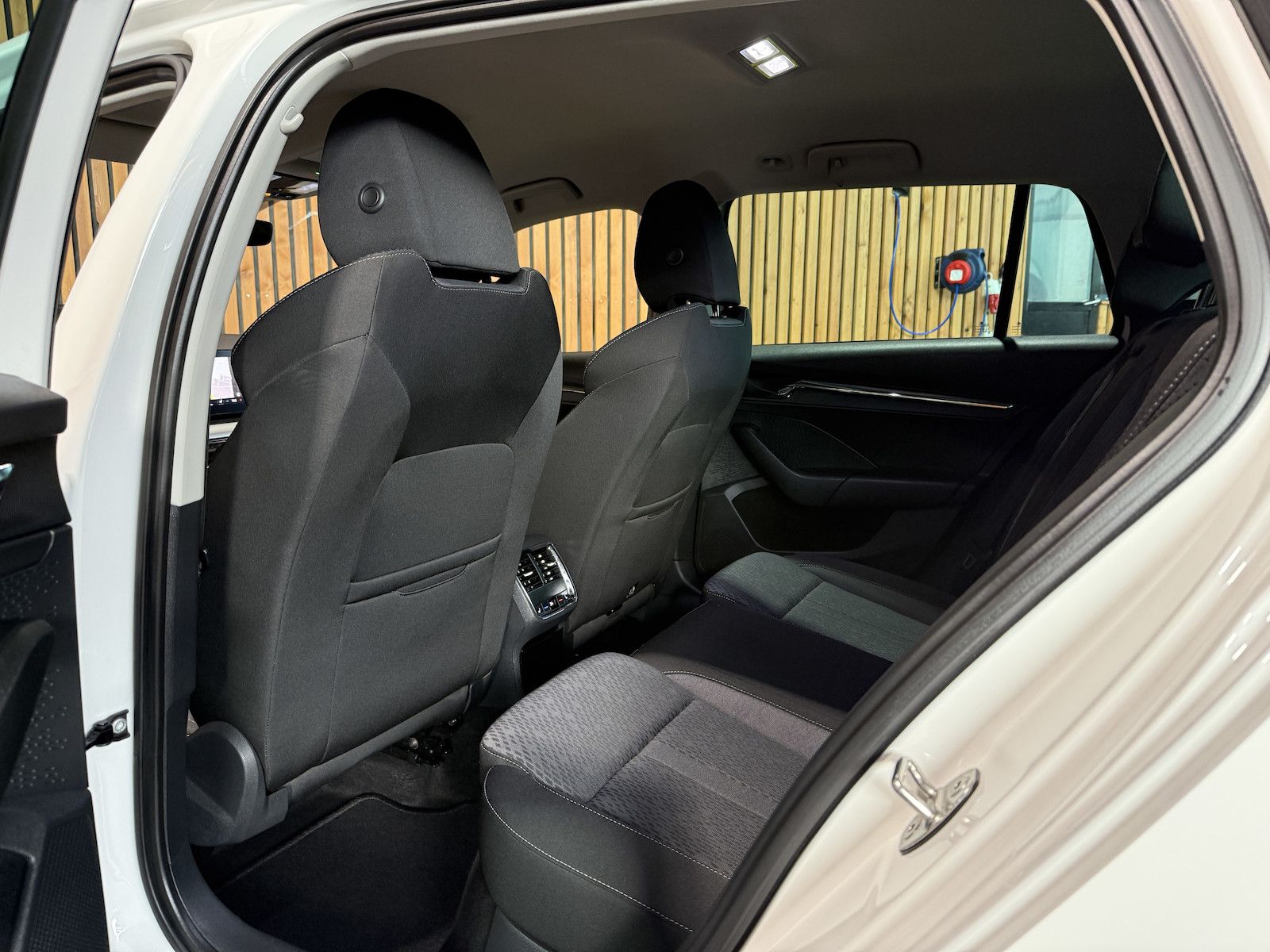Fahrzeugabbildung SKODA Octavia Combi 2,0 TDI DSG *Navi*LED*ACC*Head*Vir