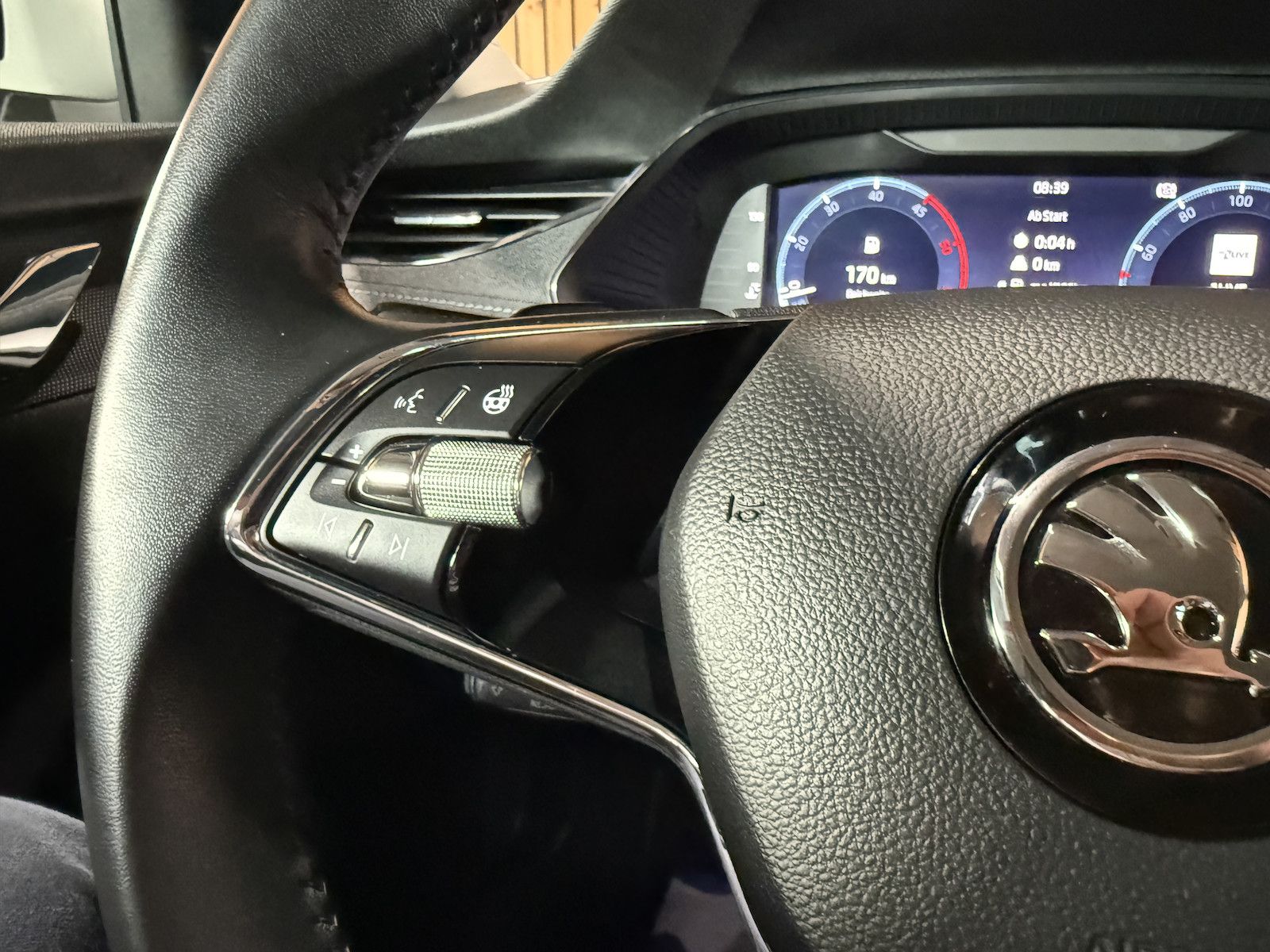 Fahrzeugabbildung SKODA Octavia Combi 2,0 TDI DSG *Navi*LED*ACC*Head*Vir
