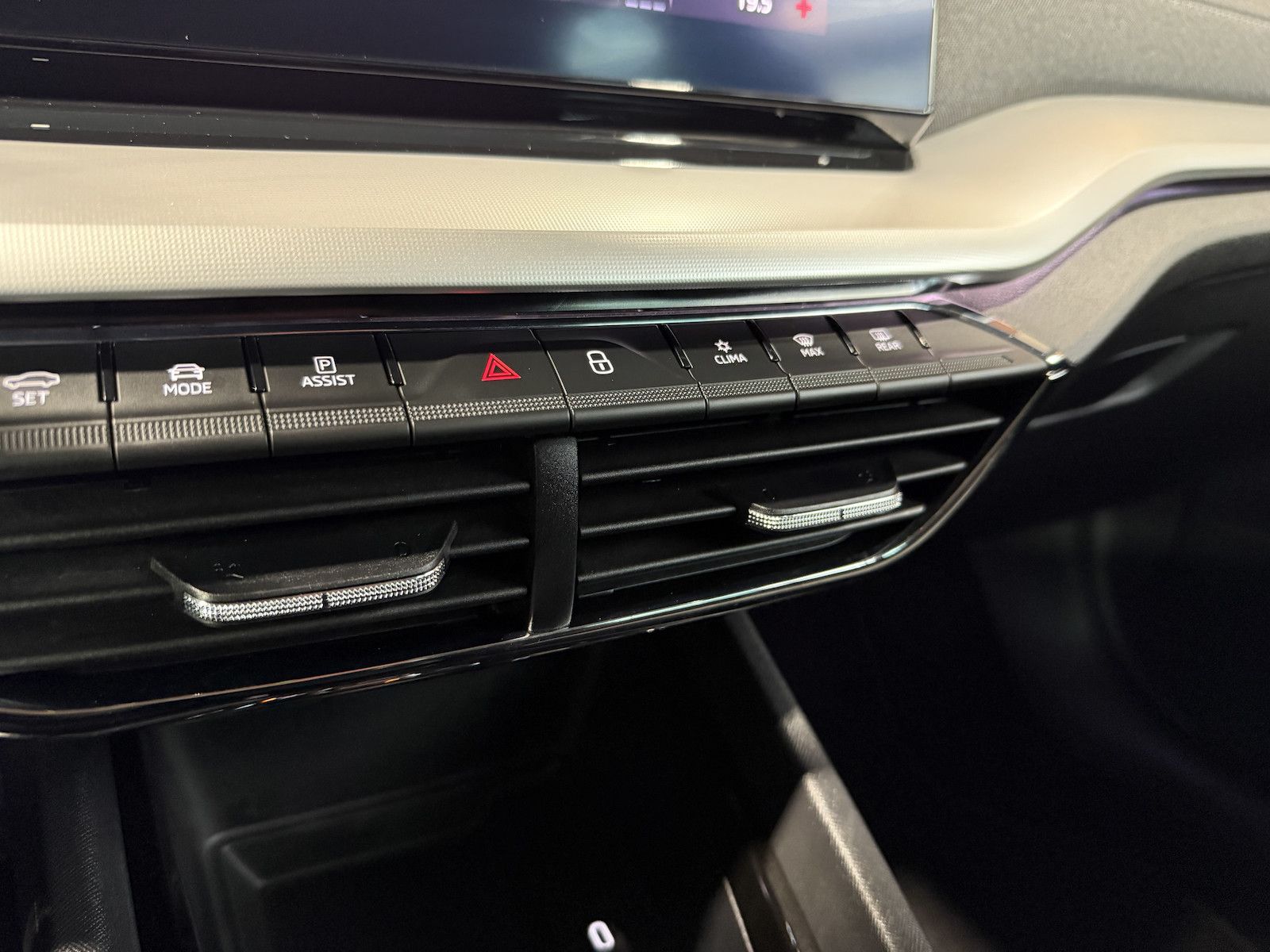 Fahrzeugabbildung SKODA Octavia Combi 2,0 TDI DSG *Navi*LED*ACC*Head*Vir