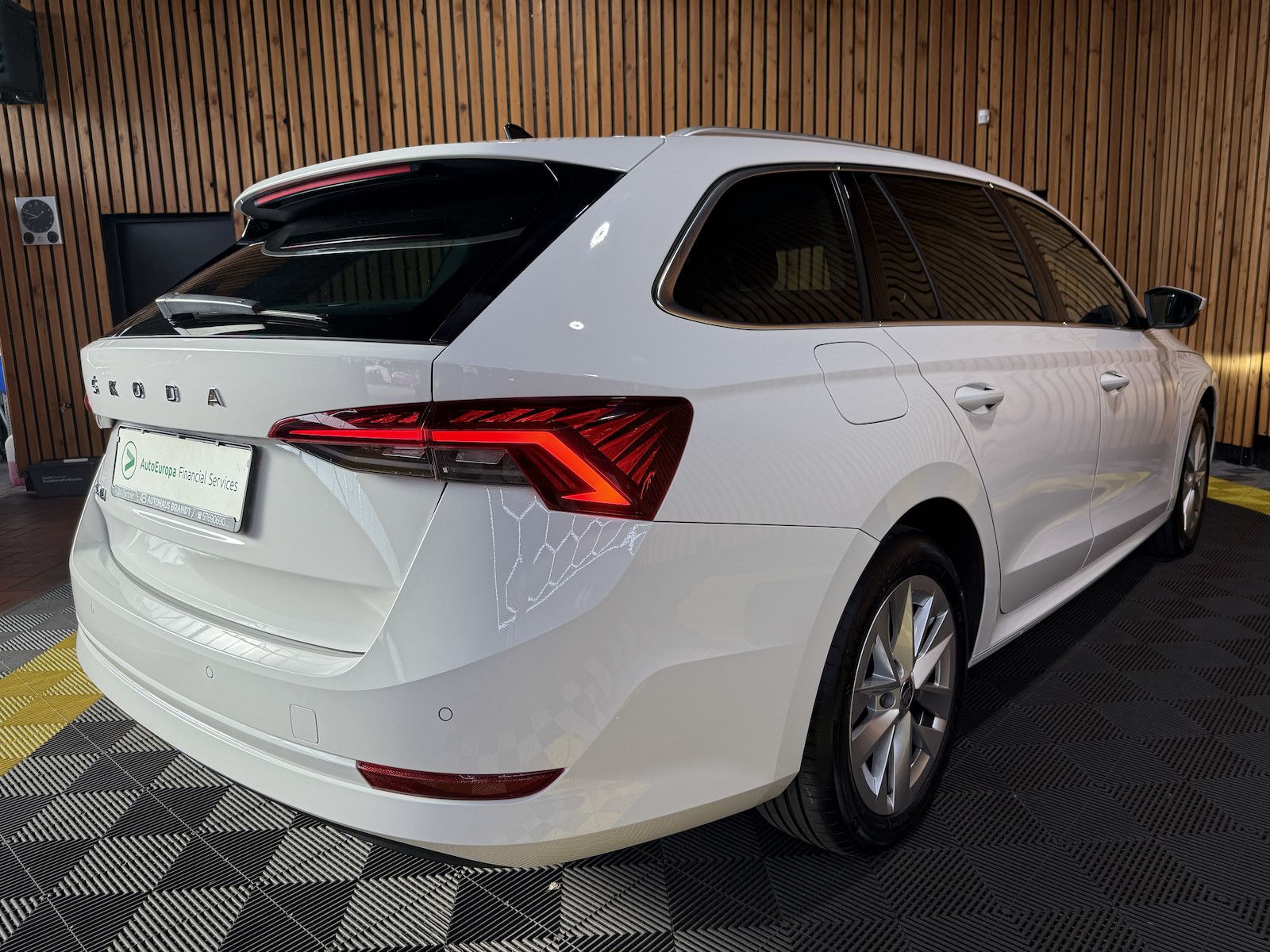 Fahrzeugabbildung SKODA Octavia Combi 2,0 TDI DSG *Navi*LED*ACC*Head*Vir