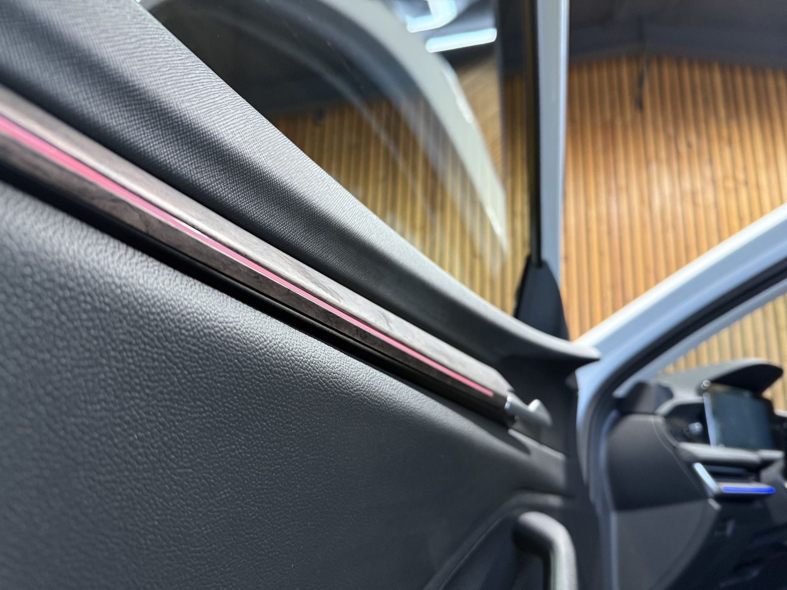 Fahrzeugabbildung SKODA Superb Combi e-TSI L&K *Navi*Kam*AHK*Leder*DCC*