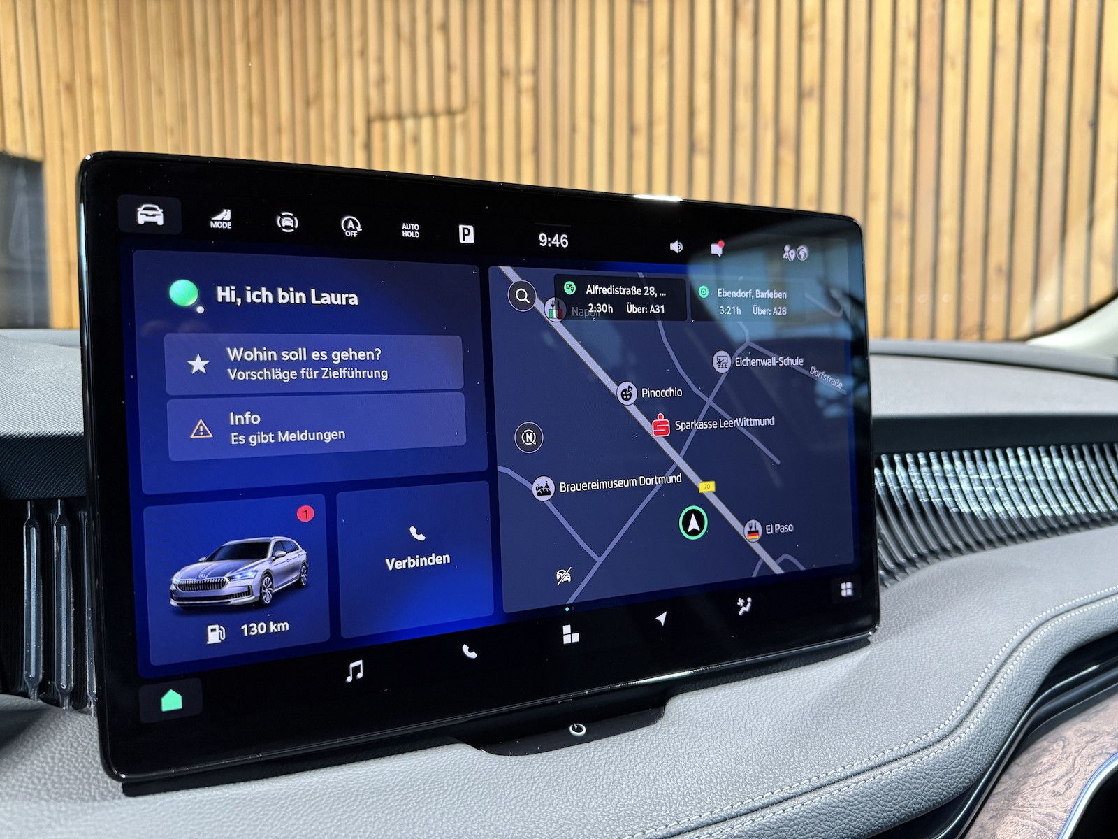 Fahrzeugabbildung SKODA Superb Combi e-TSI L&K *Navi*Kam*AHK*Leder*DCC*