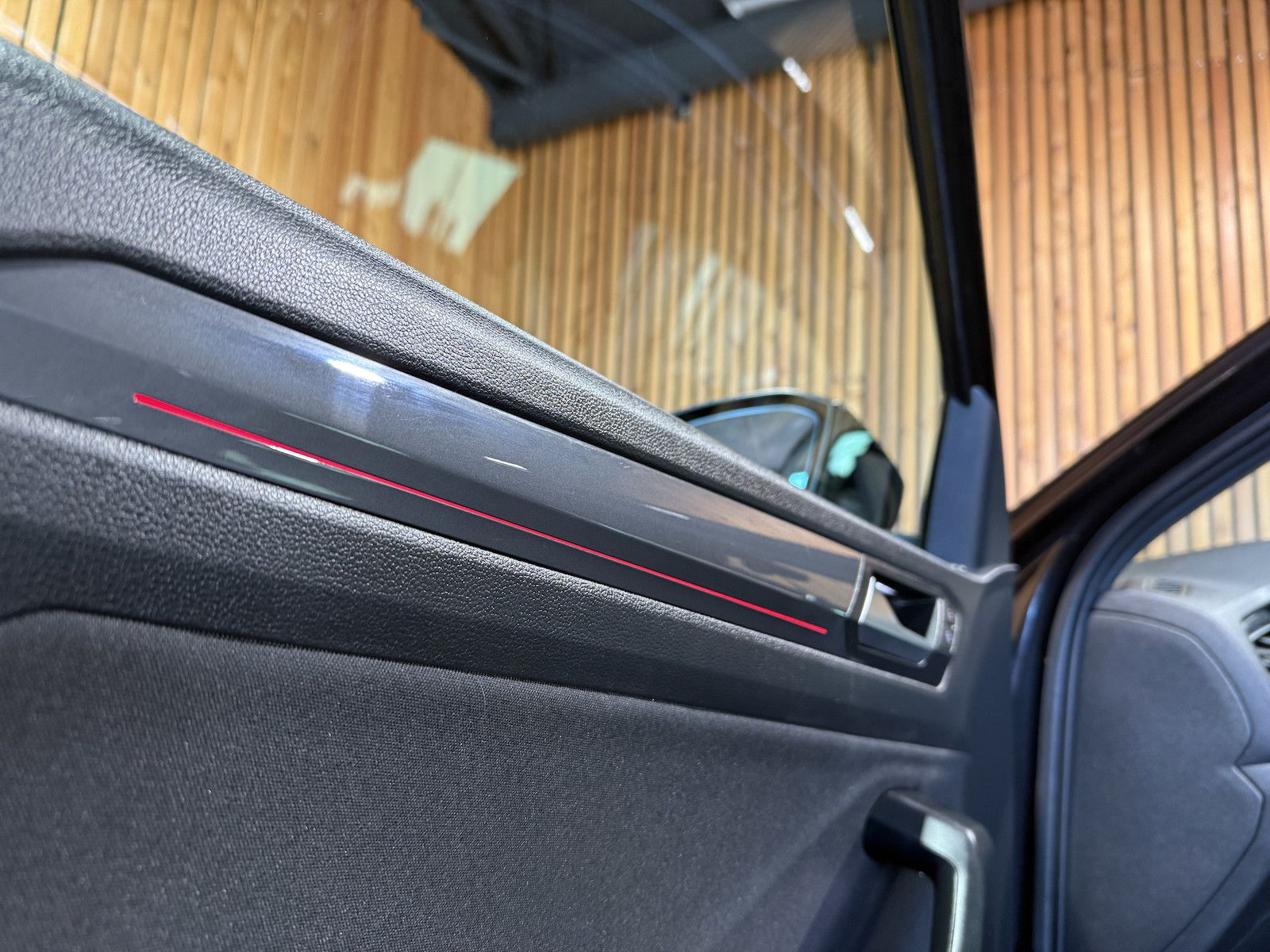Fahrzeugabbildung Volkswagen T-Roc 1,5TSI R-Line DSG Navi*LED*Kam*AHK*Virtual