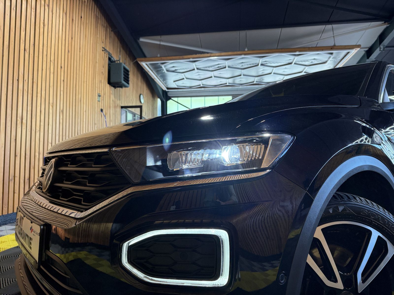Fahrzeugabbildung Volkswagen T-Roc 1,5TSI R-Line DSG Navi*LED*Kam*AHK*Virtual