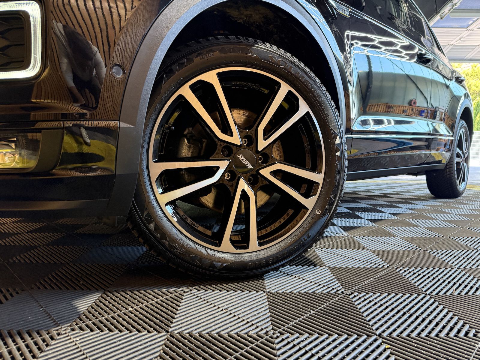 Fahrzeugabbildung Volkswagen T-Roc 1,5TSI R-Line DSG Navi*LED*Kam*AHK*Virtual