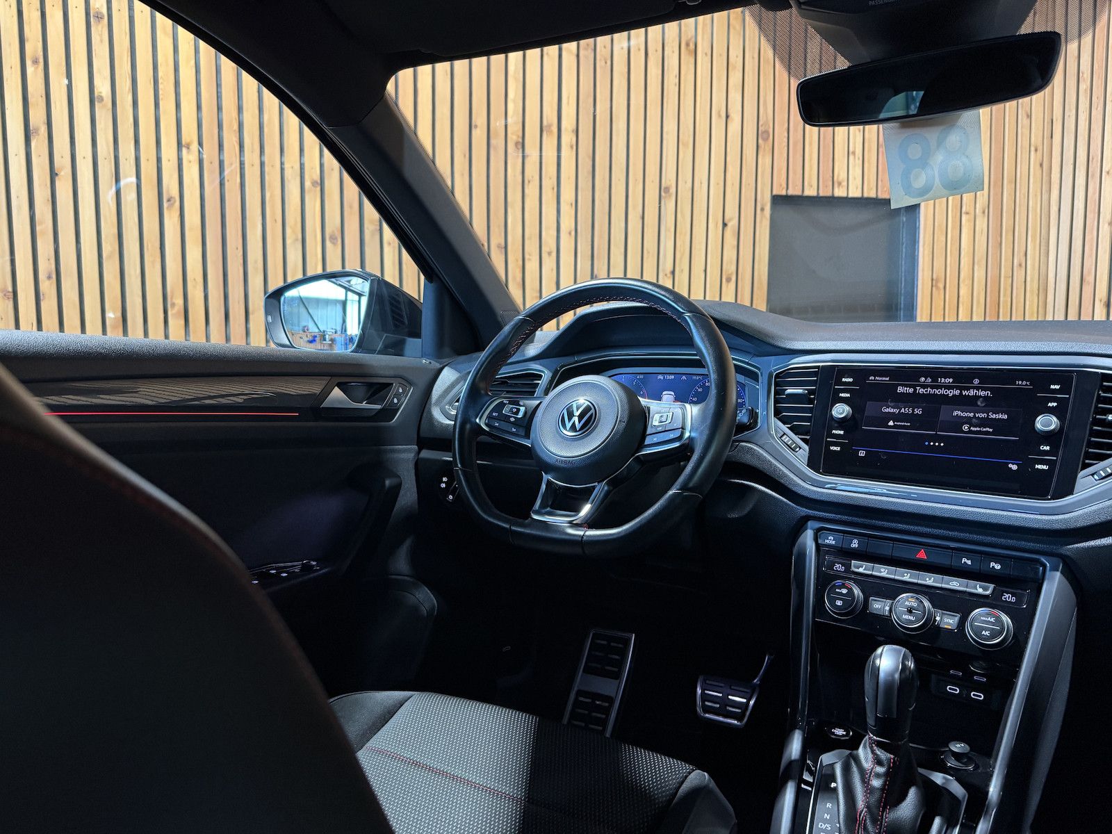 Fahrzeugabbildung Volkswagen T-Roc 1,5TSI R-Line DSG Navi*LED*Kam*AHK*Virtual