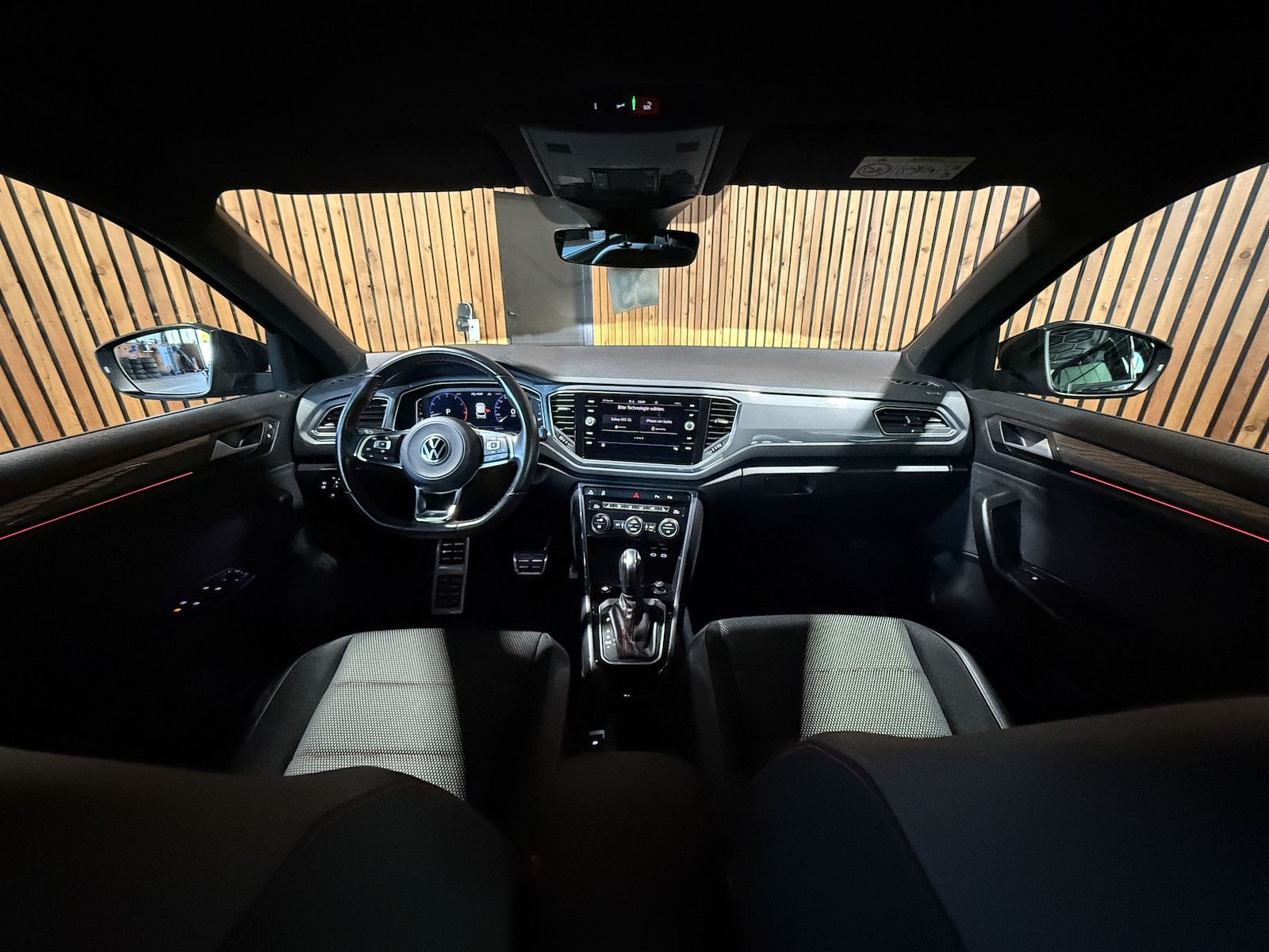 Fahrzeugabbildung Volkswagen T-Roc 1,5TSI R-Line DSG Navi*LED*Kam*AHK*Virtual