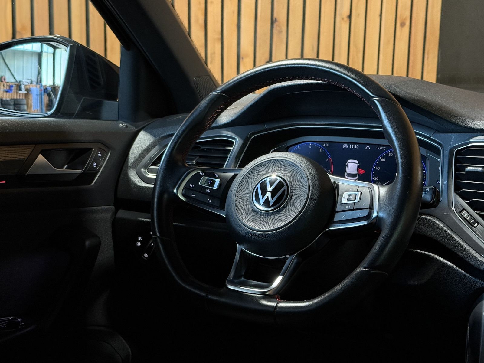 Fahrzeugabbildung Volkswagen T-Roc 1,5TSI R-Line DSG Navi*LED*Kam*AHK*Virtual