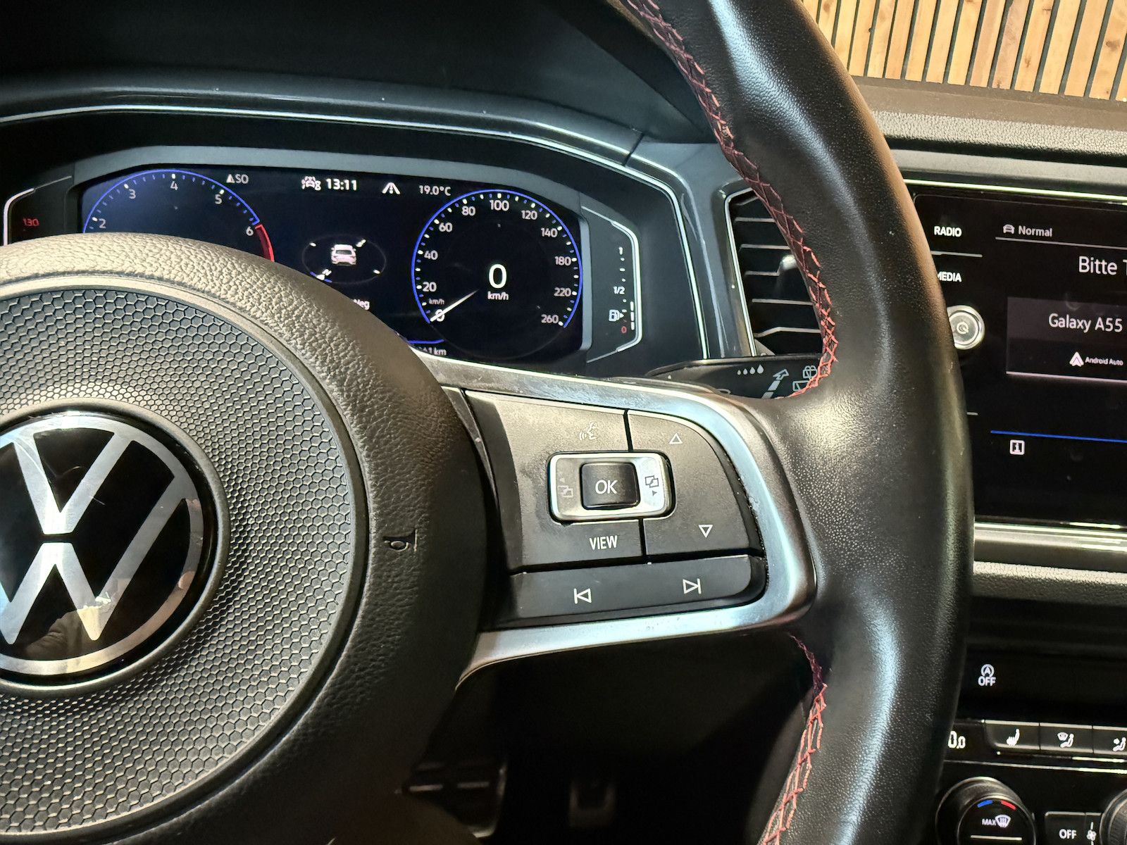 Fahrzeugabbildung Volkswagen T-Roc 1,5TSI R-Line DSG Navi*LED*Kam*AHK*Virtual