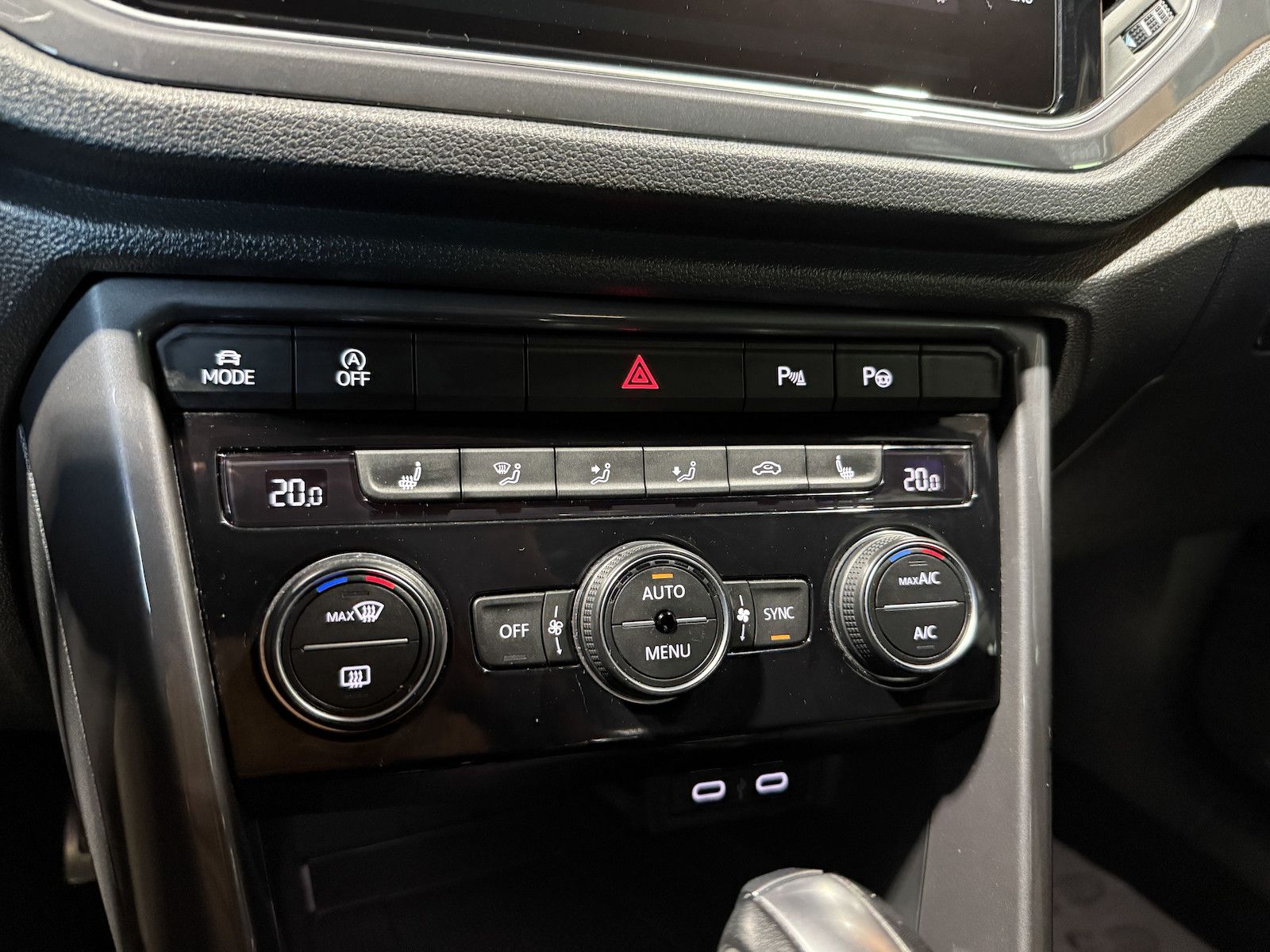 Fahrzeugabbildung Volkswagen T-Roc 1,5TSI R-Line DSG Navi*LED*Kam*AHK*Virtual