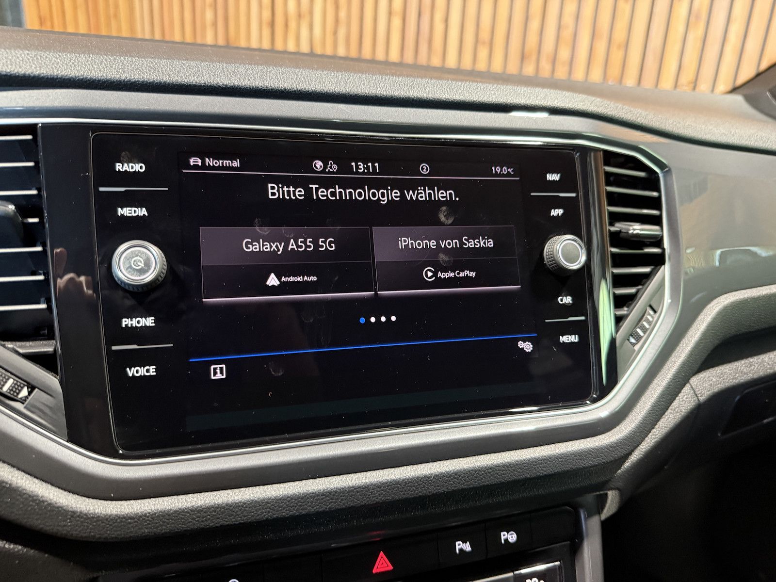 Fahrzeugabbildung Volkswagen T-Roc 1,5TSI R-Line DSG Navi*LED*Kam*AHK*Virtual