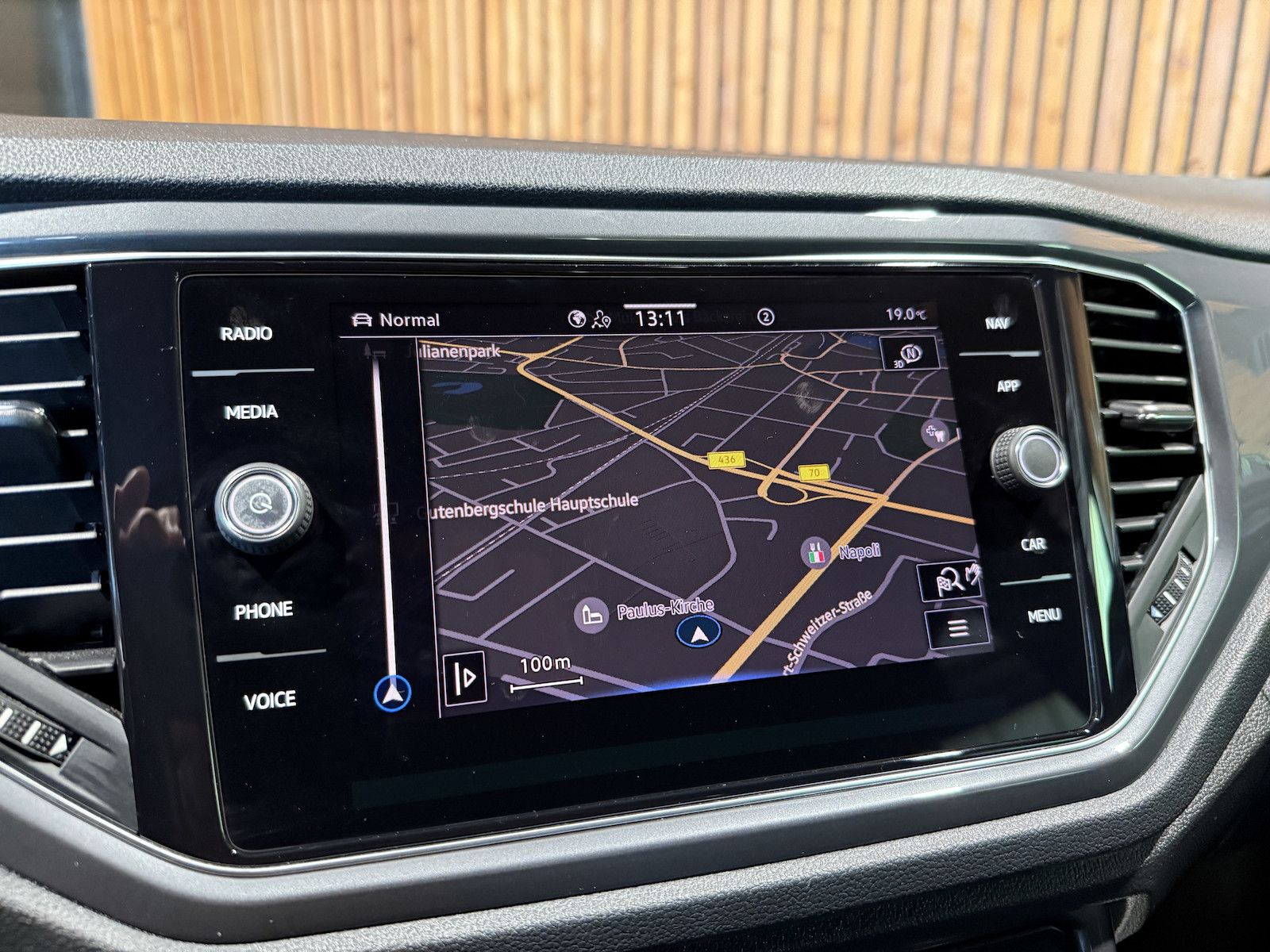 Fahrzeugabbildung Volkswagen T-Roc 1,5TSI R-Line DSG Navi*LED*Kam*AHK*Virtual