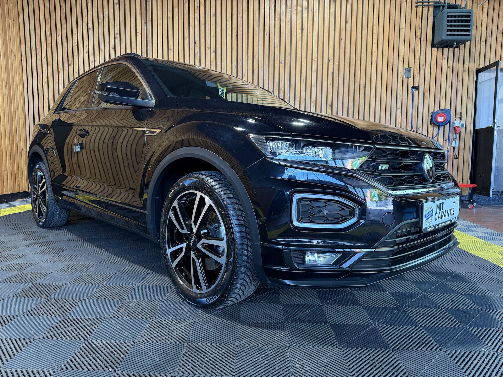 Fahrzeugabbildung Volkswagen T-Roc 1,5TSI R-Line DSG Navi*LED*Kam*AHK*Virtual