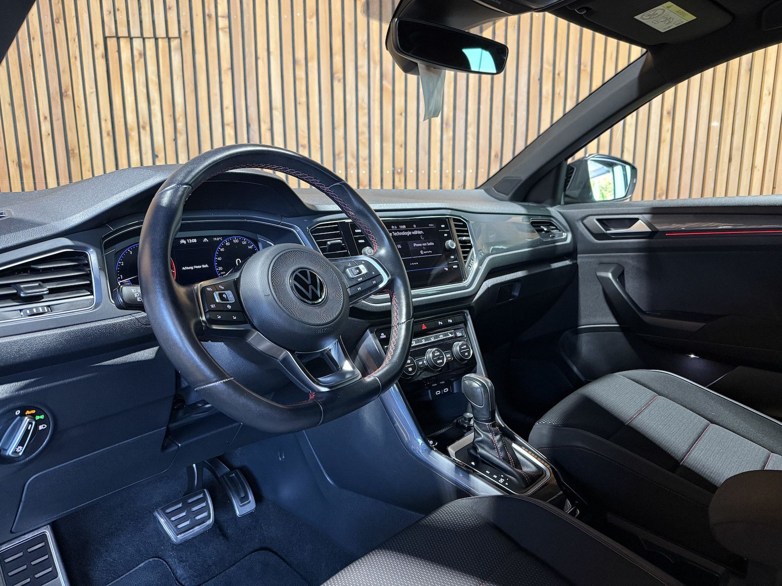 Fahrzeugabbildung Volkswagen T-Roc 1,5TSI R-Line DSG Navi*LED*Kam*AHK*Virtual