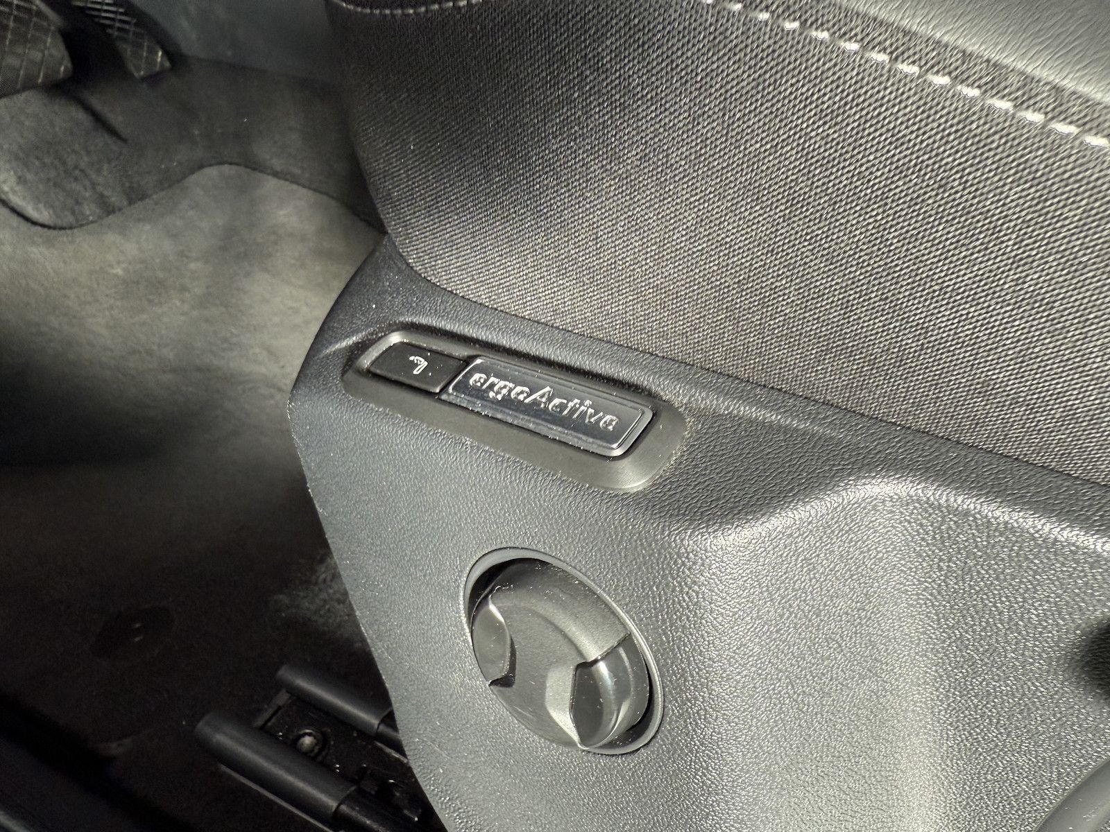 Fahrzeugabbildung Volkswagen T-Roc 2,0 TDI Style DSG Navi*LED*Kam*Virtual*AHK