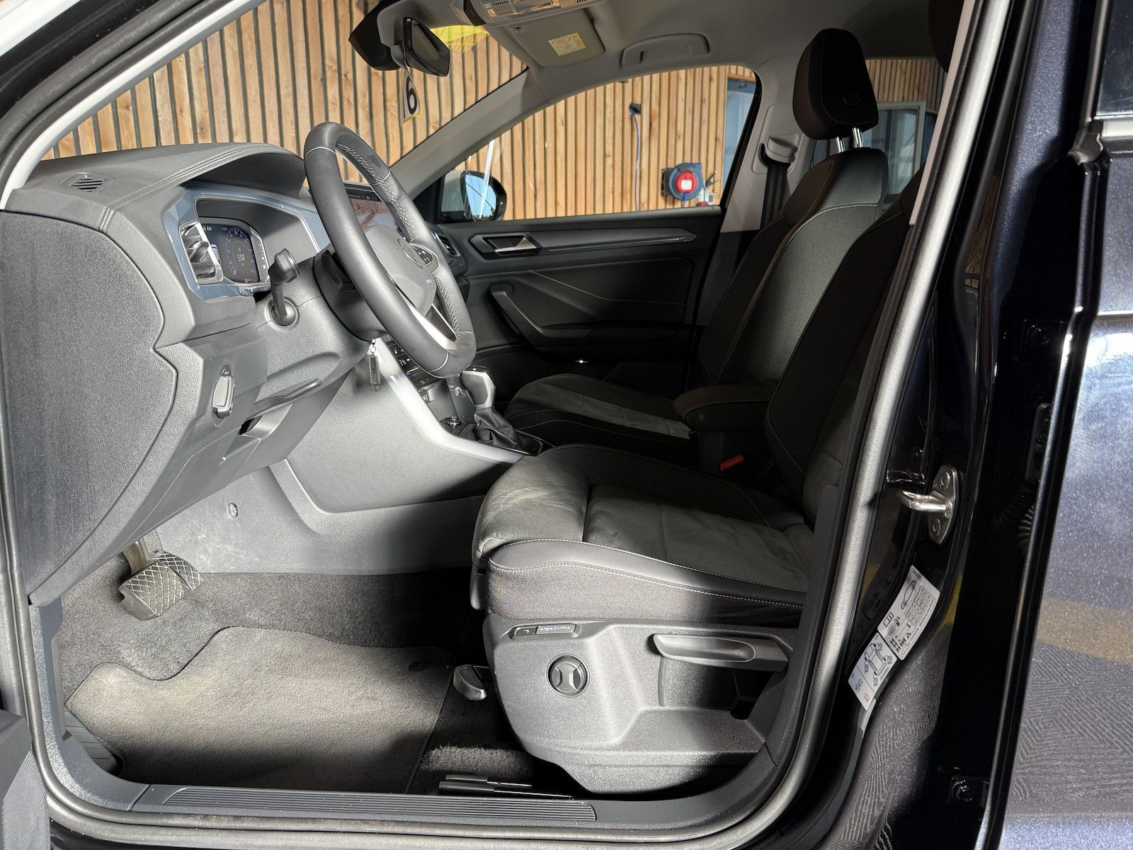 Fahrzeugabbildung Volkswagen T-Roc 2,0 TDI Style DSG Navi*LED*Kam*Virtual*AHK