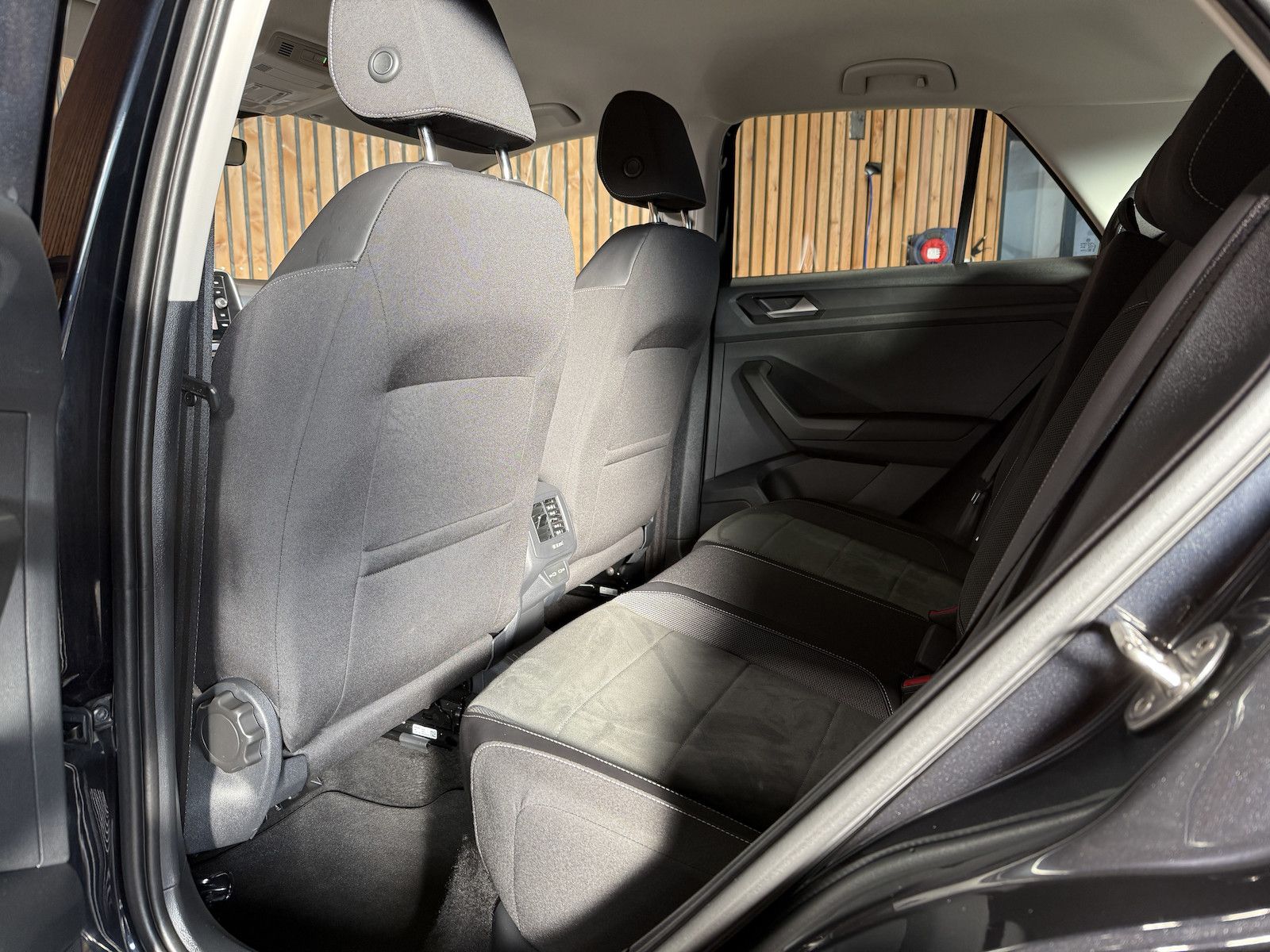 Fahrzeugabbildung Volkswagen T-Roc 2,0 TDI Style DSG Navi*LED*Kam*Virtual*AHK