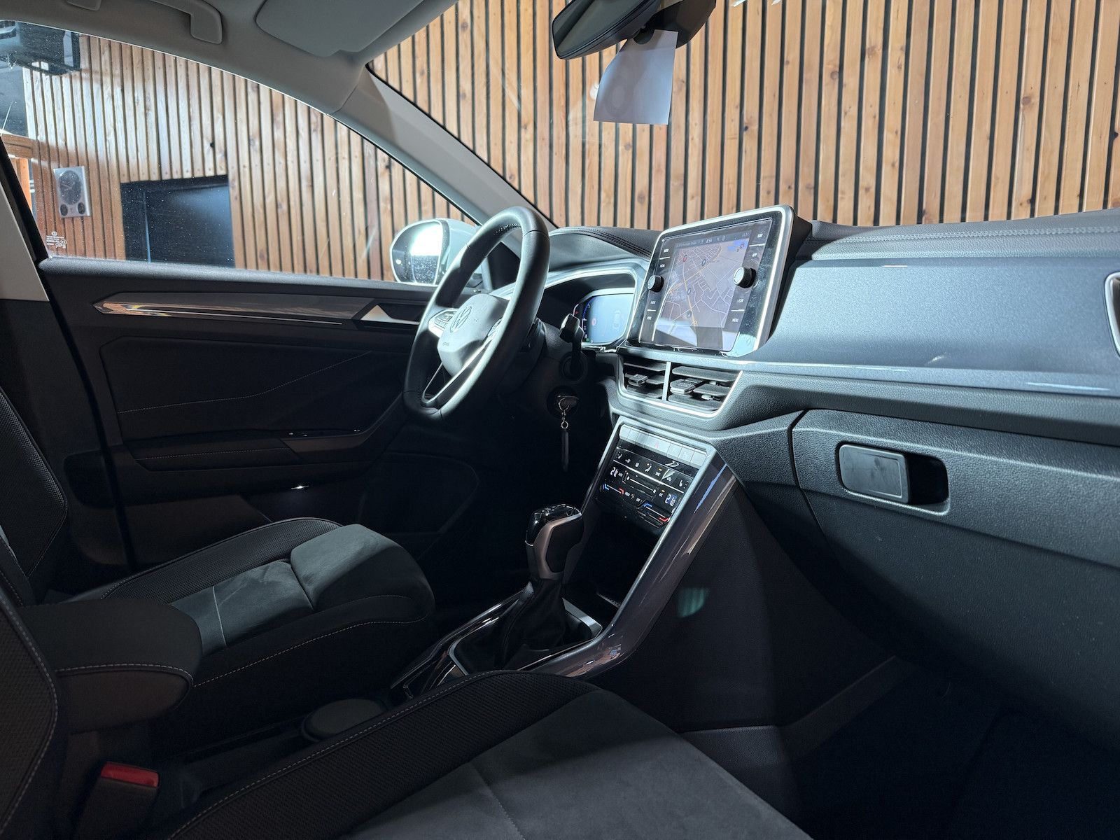Fahrzeugabbildung Volkswagen T-Roc 2,0 TDI Style DSG Navi*LED*Kam*Virtual*AHK