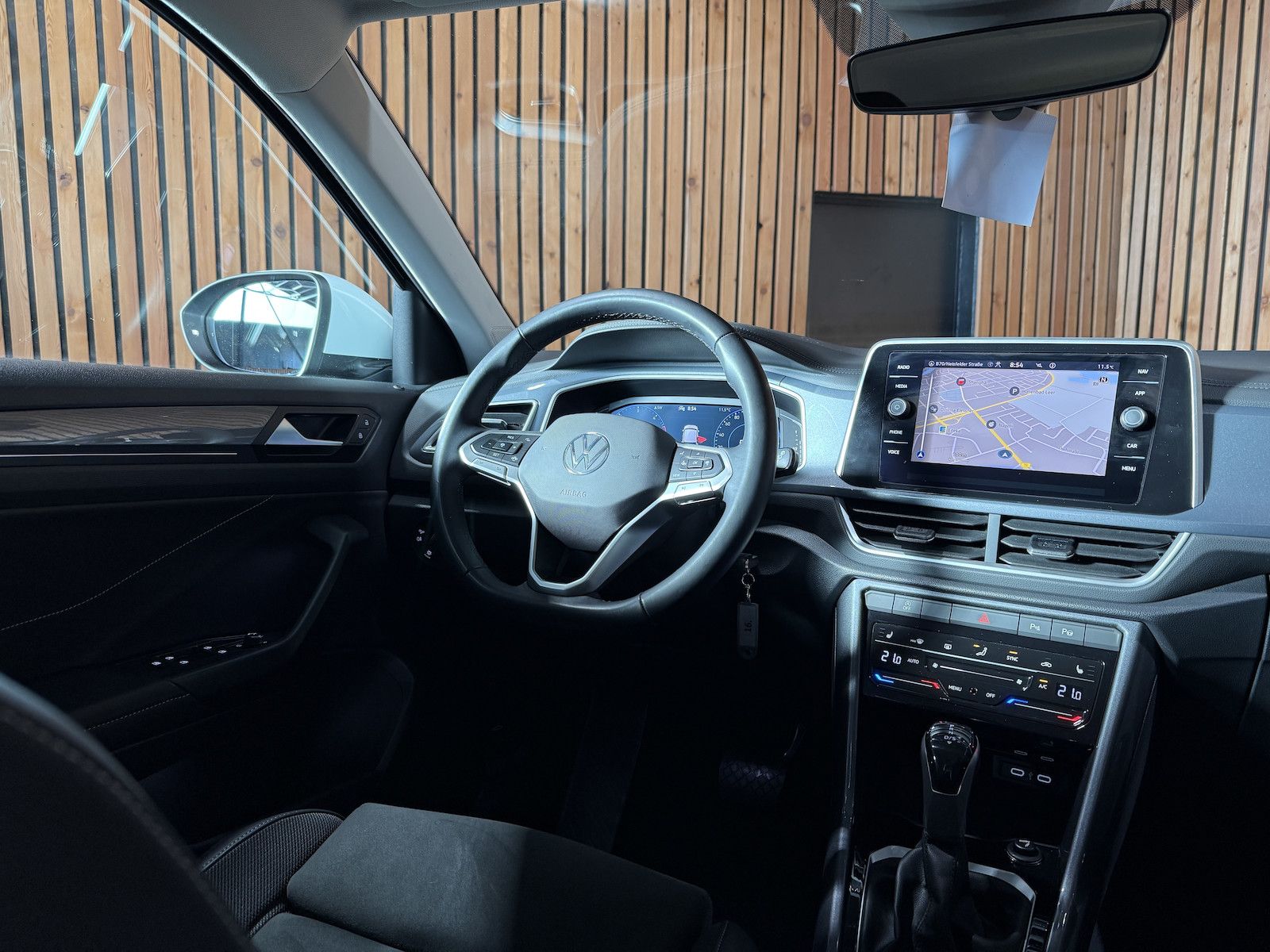 Fahrzeugabbildung Volkswagen T-Roc 2,0 TDI Style DSG Navi*LED*Kam*Virtual*AHK