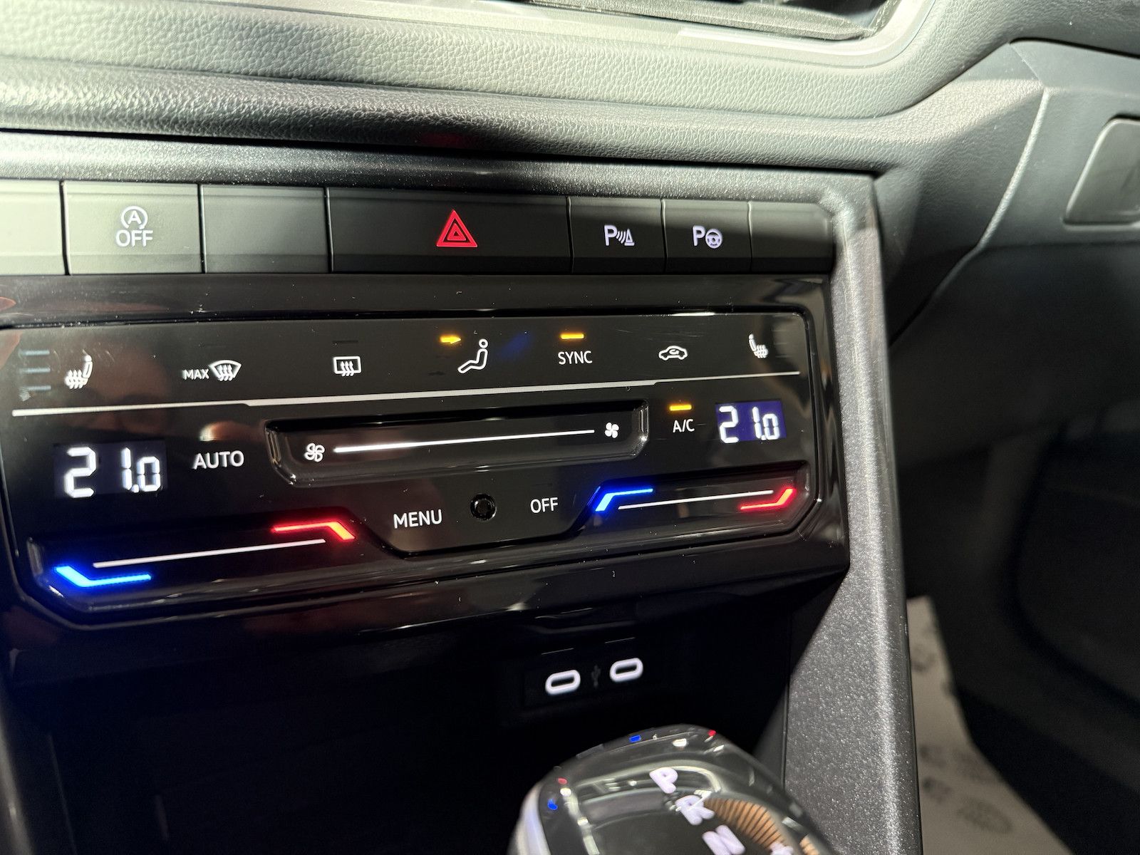 Fahrzeugabbildung Volkswagen T-Roc 2,0 TDI Style DSG Navi*LED*Kam*Virtual*AHK