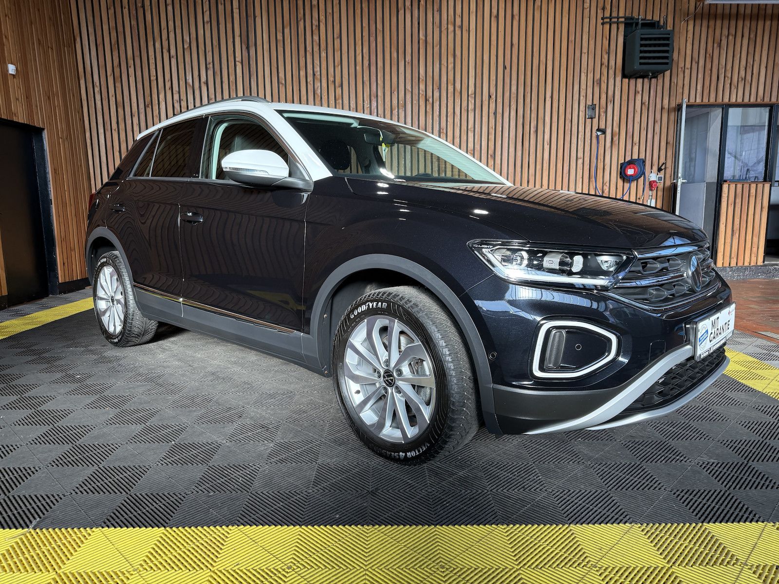 Fahrzeugabbildung Volkswagen T-Roc 2,0 TDI Style DSG Navi*LED*Kam*Virtual*AHK