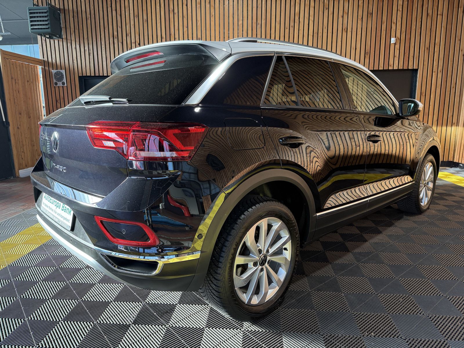Fahrzeugabbildung Volkswagen T-Roc 2,0 TDI Style DSG Navi*LED*Kam*Virtual*AHK