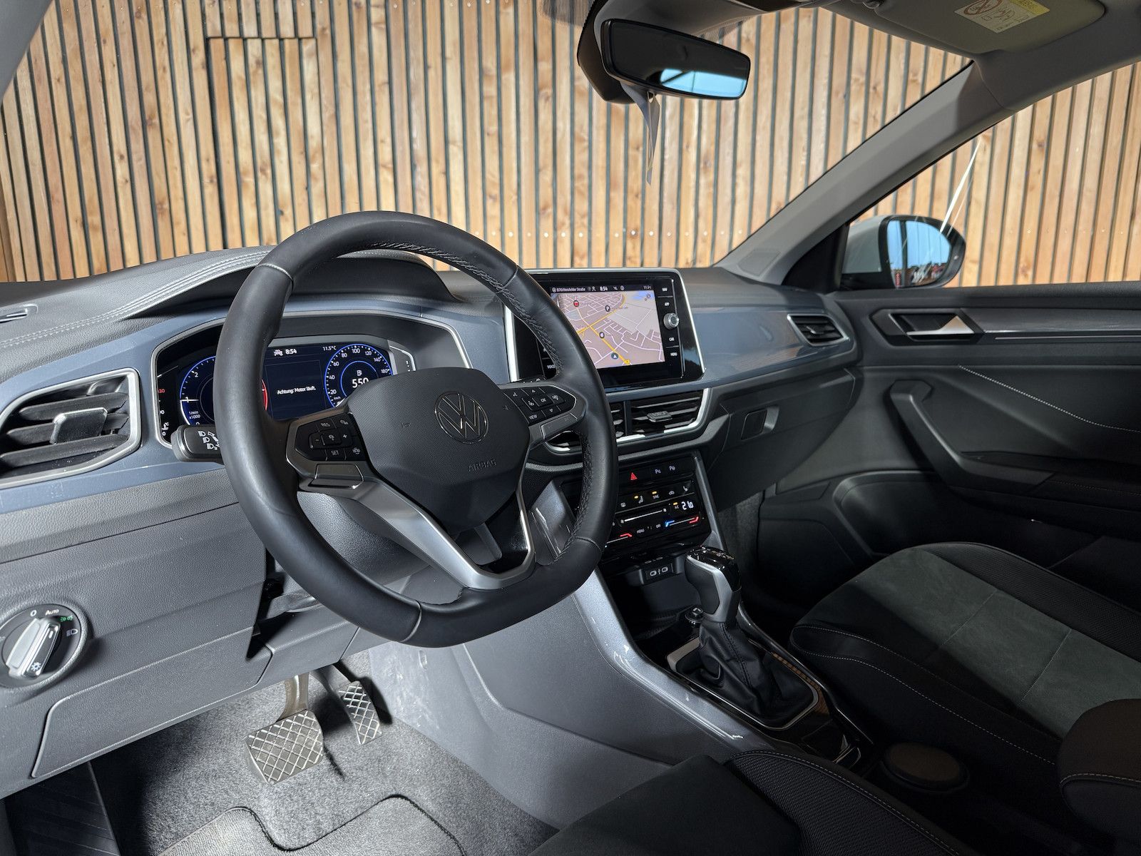 Fahrzeugabbildung Volkswagen T-Roc 2,0 TDI Style DSG Navi*LED*Kam*Virtual*AHK
