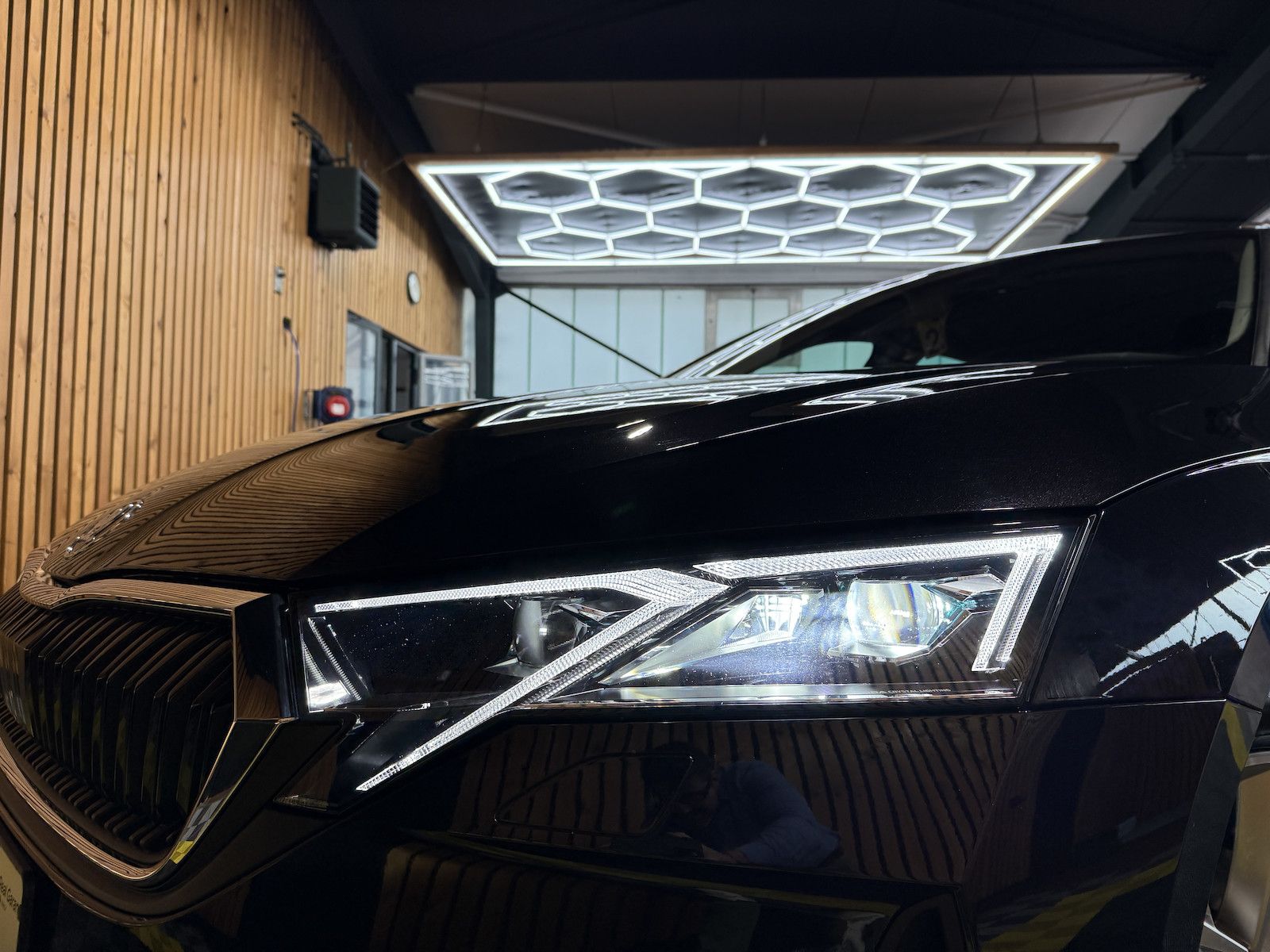 Fahrzeugabbildung SKODA Octavia Combi Selec. 2,0 TDI DSG Navi*Matrix*AHK
