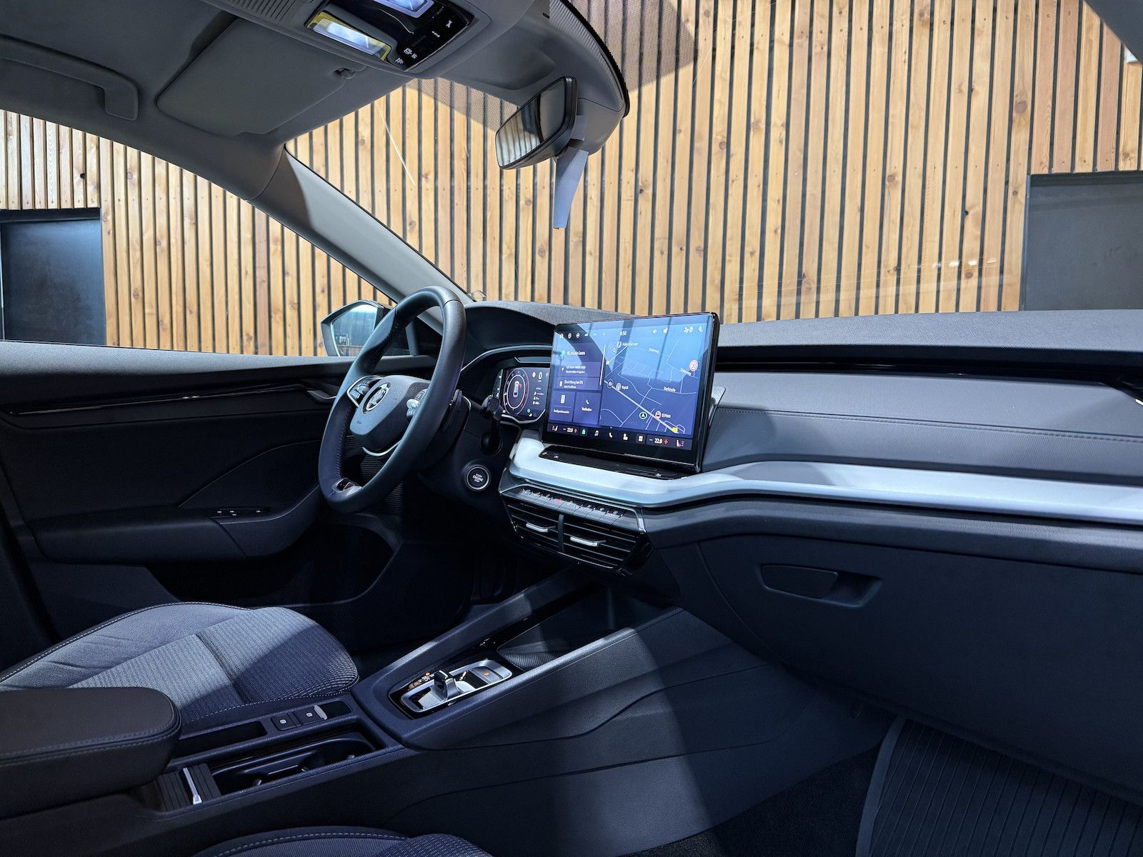 Fahrzeugabbildung SKODA Octavia Combi Selec. 2,0 TDI DSG Navi*Matrix*AHK