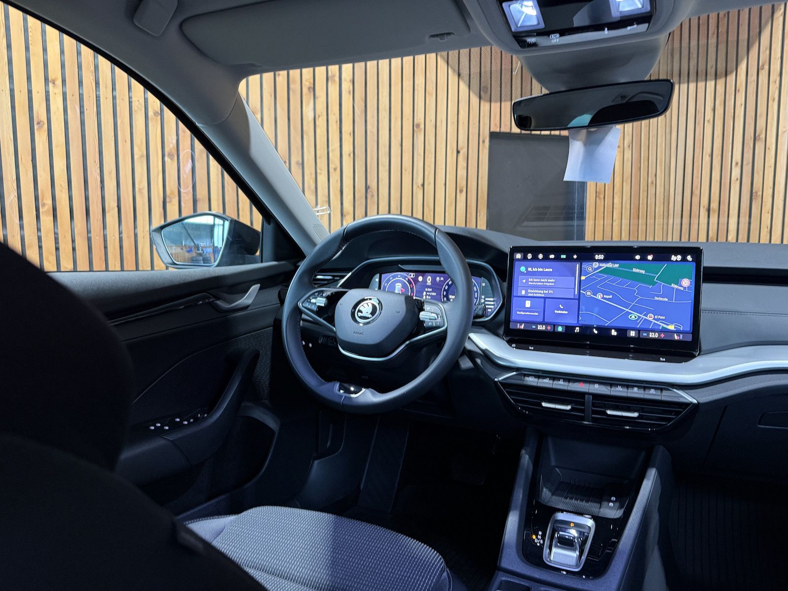 Fahrzeugabbildung SKODA Octavia Combi Selec. 2,0 TDI DSG Navi*Matrix*AHK