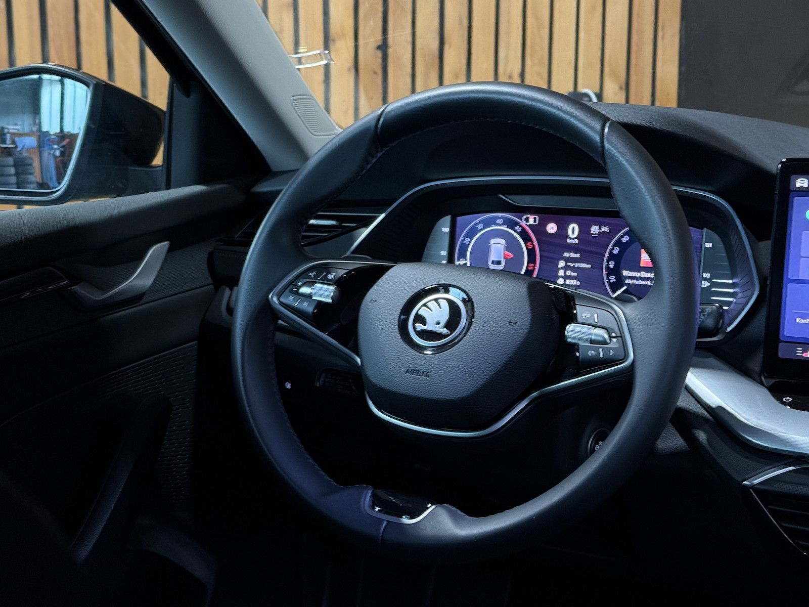 Fahrzeugabbildung SKODA Octavia Combi Selec. 2,0 TDI DSG Navi*Matrix*AHK
