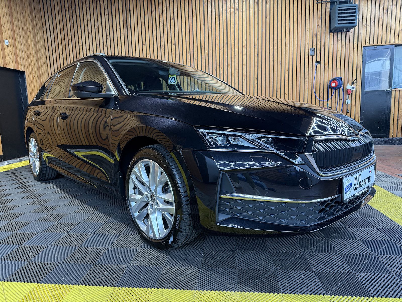 Fahrzeugabbildung SKODA Octavia Combi Selec. 2,0 TDI DSG Navi*Matrix*AHK