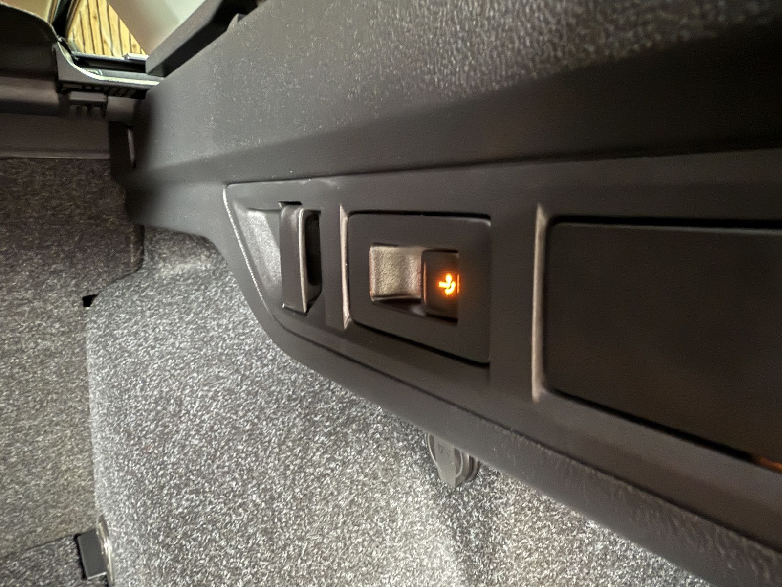 Fahrzeugabbildung SKODA Octavia Combi Selec. 2,0 TDI DSG Navi*Matrix*AHK