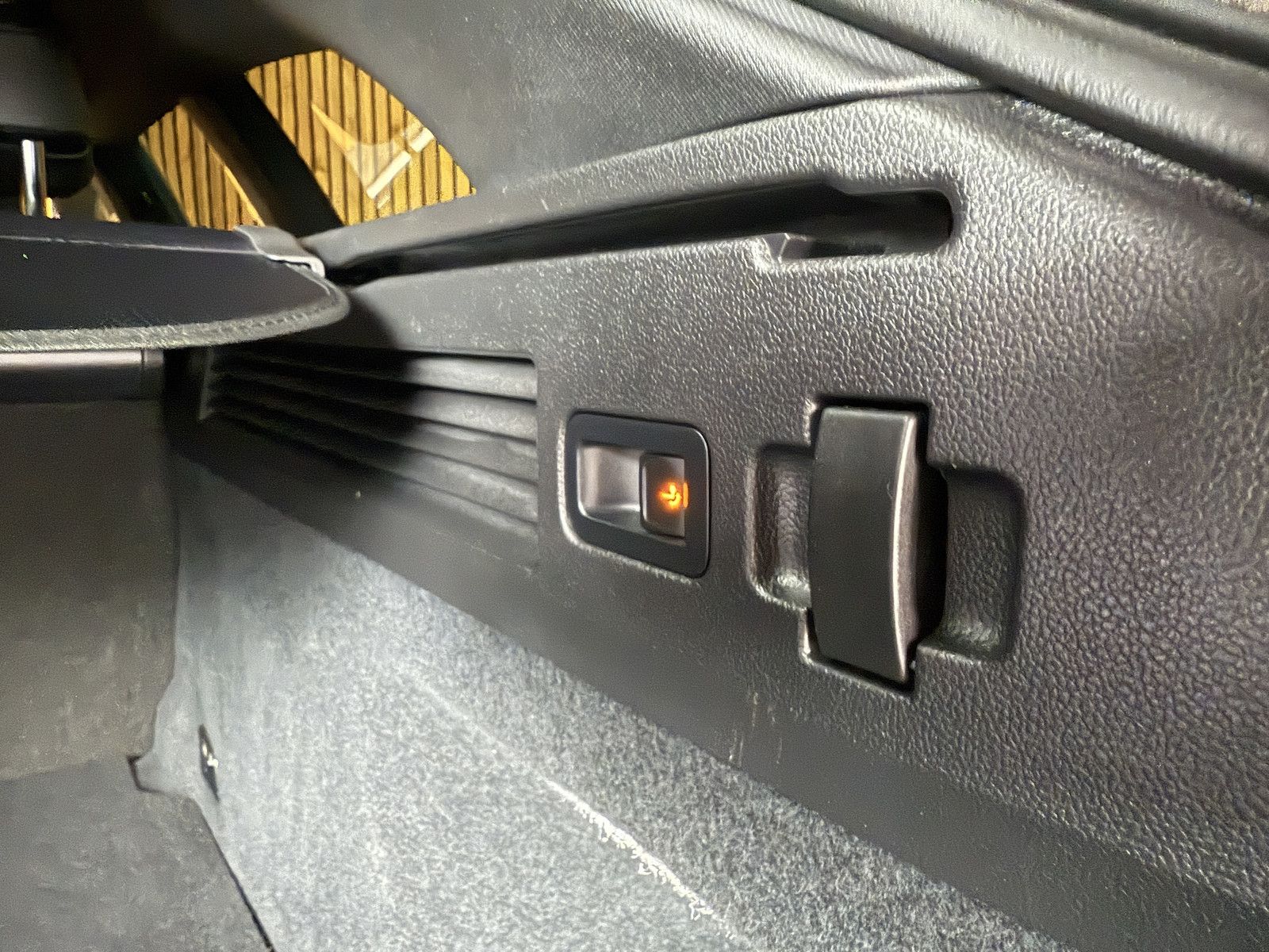 Fahrzeugabbildung Volkswagen Arteon 1.4 eHybrid SB. R-Line Navi*AHK*DCC*Kessy