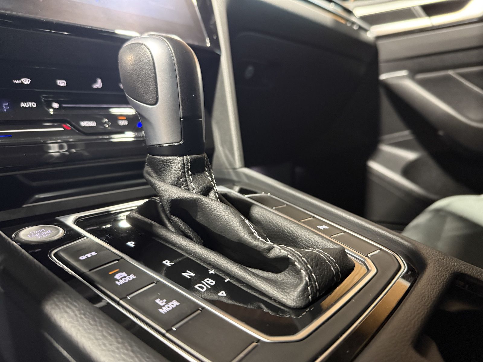 Fahrzeugabbildung Volkswagen Arteon 1.4 eHybrid SB. R-Line Navi*AHK*DCC*Kessy
