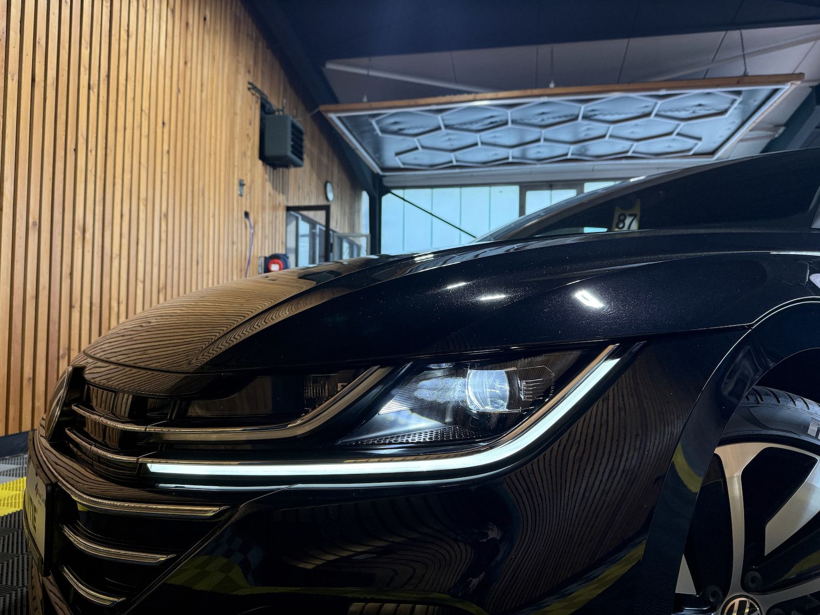Fahrzeugabbildung Volkswagen Arteon 1.4 eHybrid SB. R-Line Navi*AHK*DCC*Kessy